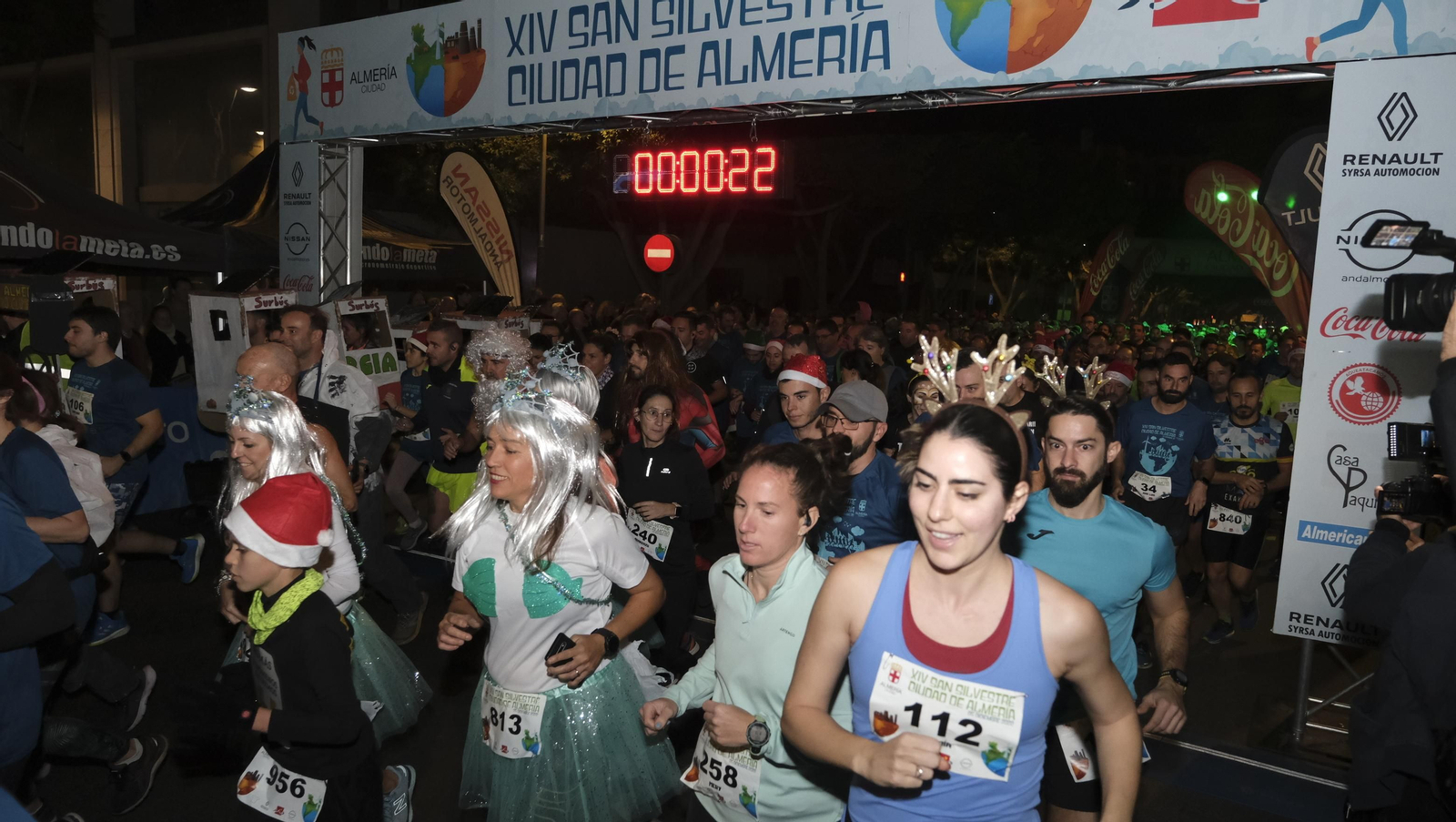 Imágenes de la XIV edición de la San Silvestre de Almería