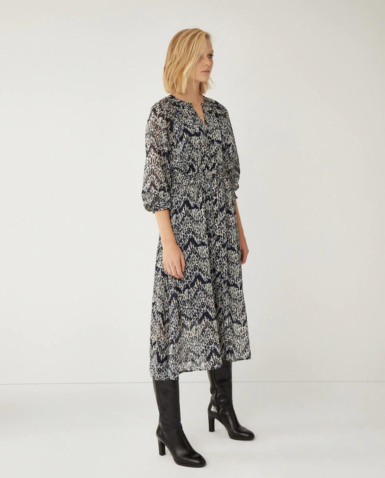Vestido de 'animal print' de Fórmula Joven (antes 59,99, antes 41,99 euros). Vestido de 'animal print' de Fórmula Joven (antes 59,99, antes 41,99 euros).