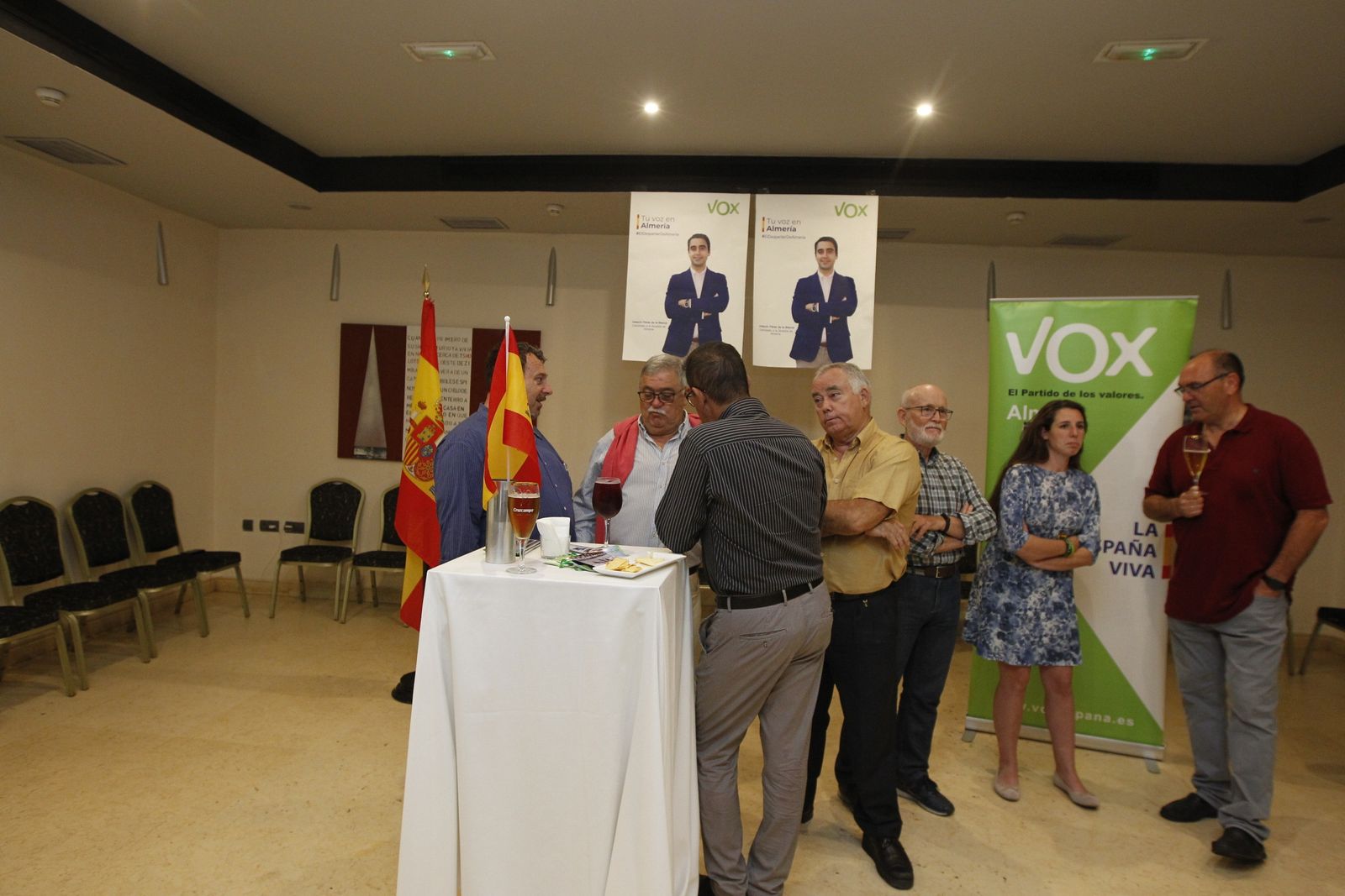 Fotogalería noche electoral municipal sede VOX.  Almería
