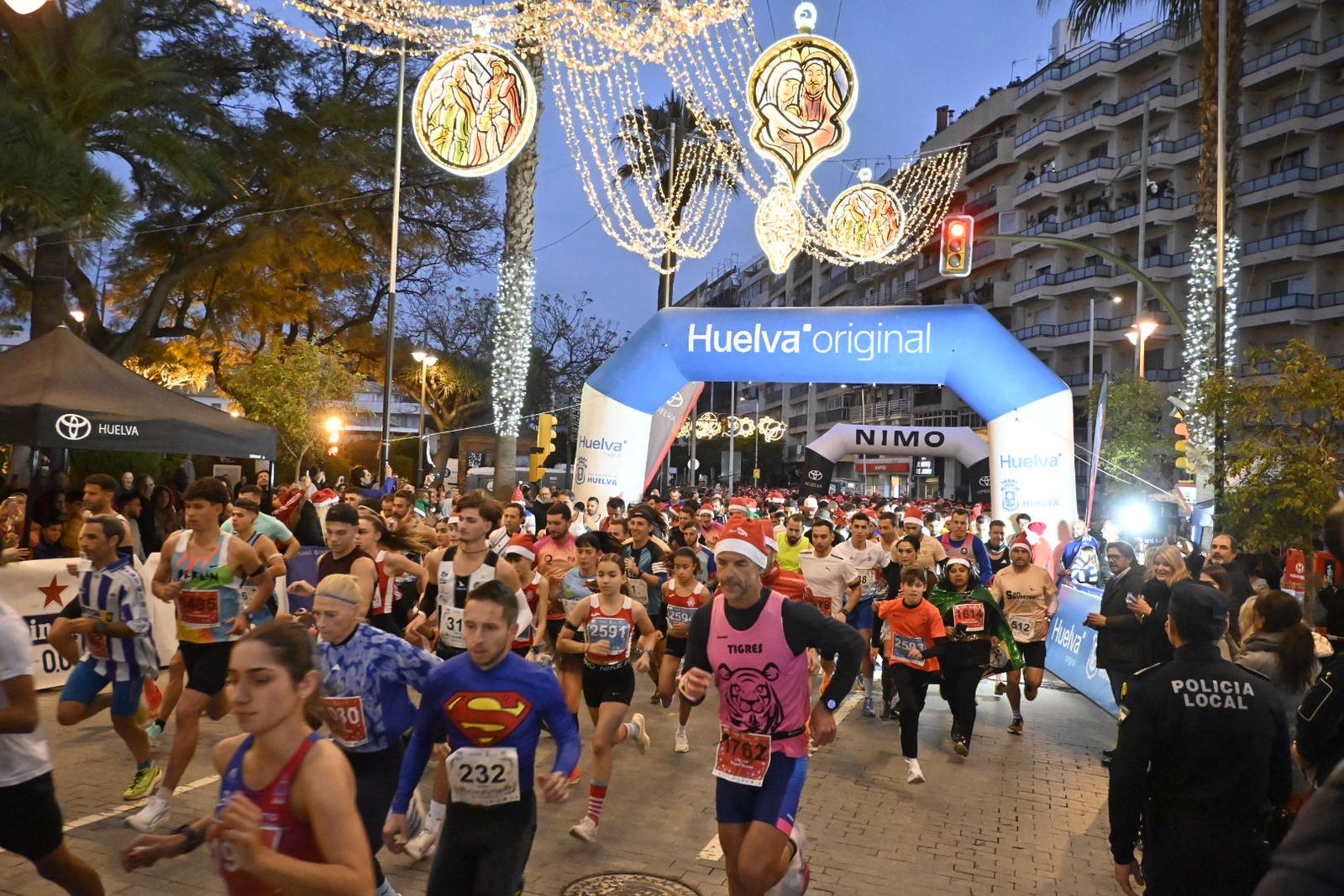 Búscate en las mejores fotografías de la San Silvestre de Huelva 2025