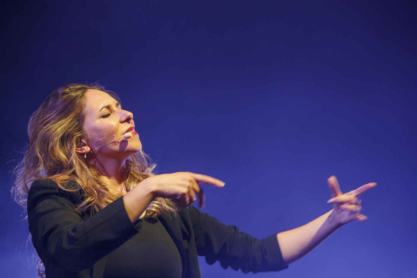 Actuación de Rocío Márquez, una de las intérpretes incluidas en este disco, en Zaragoza. Actuación de Rocío Márquez, una de las intérpretes incluidas en este disco, en Zaragoza.