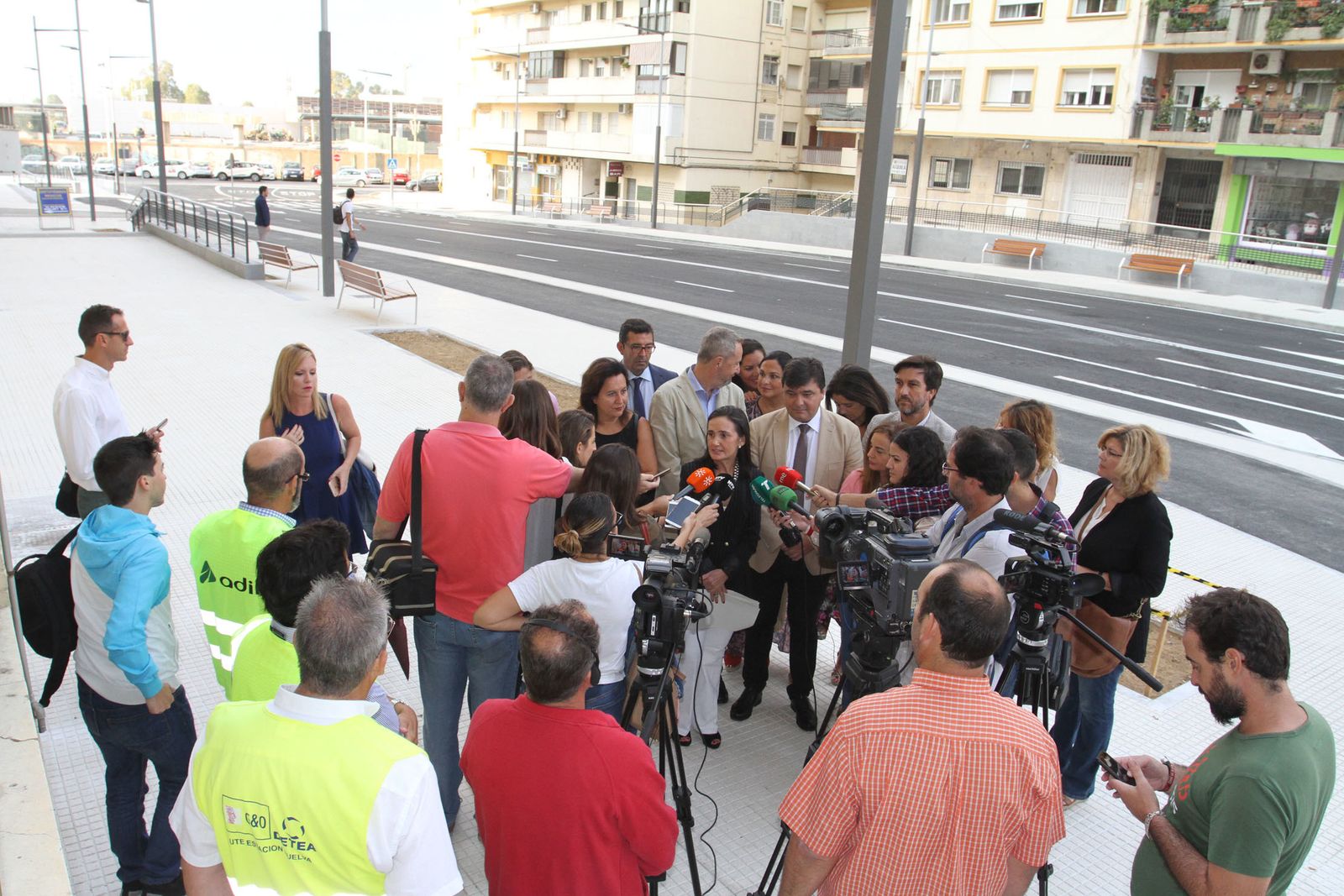 Reapertura de la Avenida de Cádiz al tráfico.