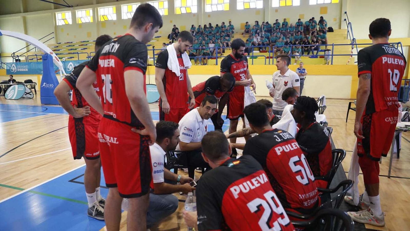 Las fotos de Real Betis - Fundación Granada en la Línea