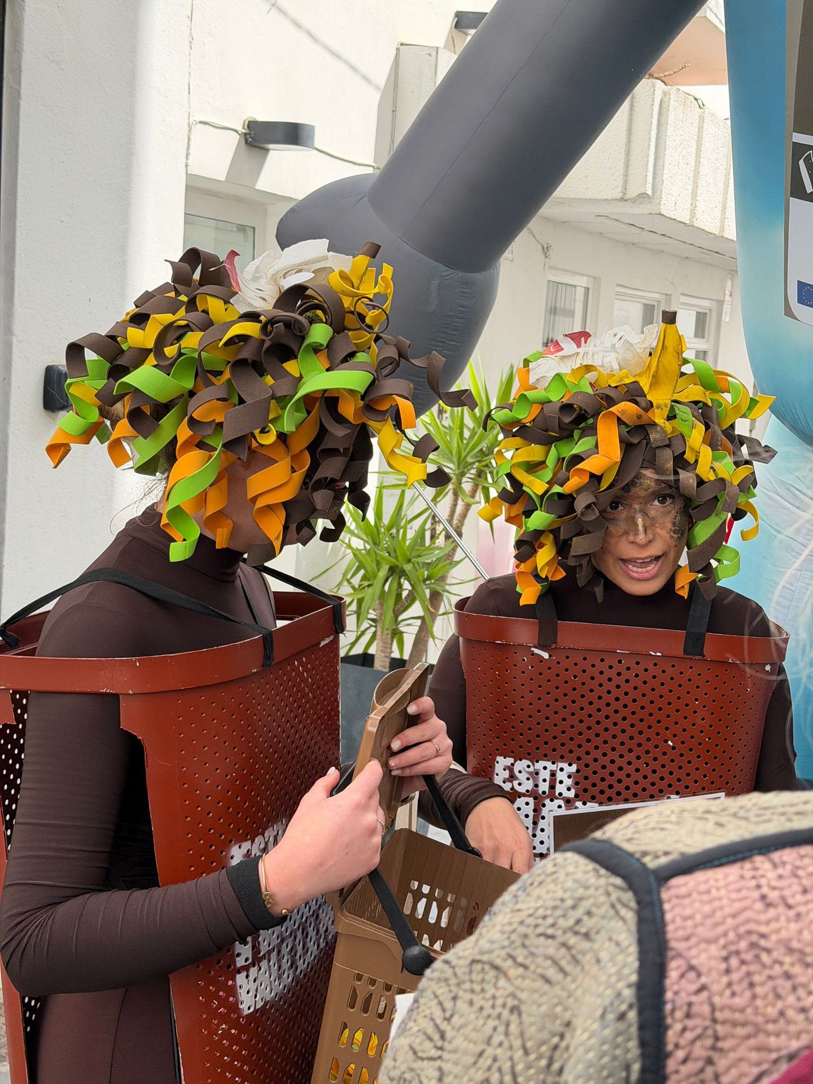 La campaña de la Mancomunidad y Arcgisa para el uso del contenedor marrón llega a Tarifa