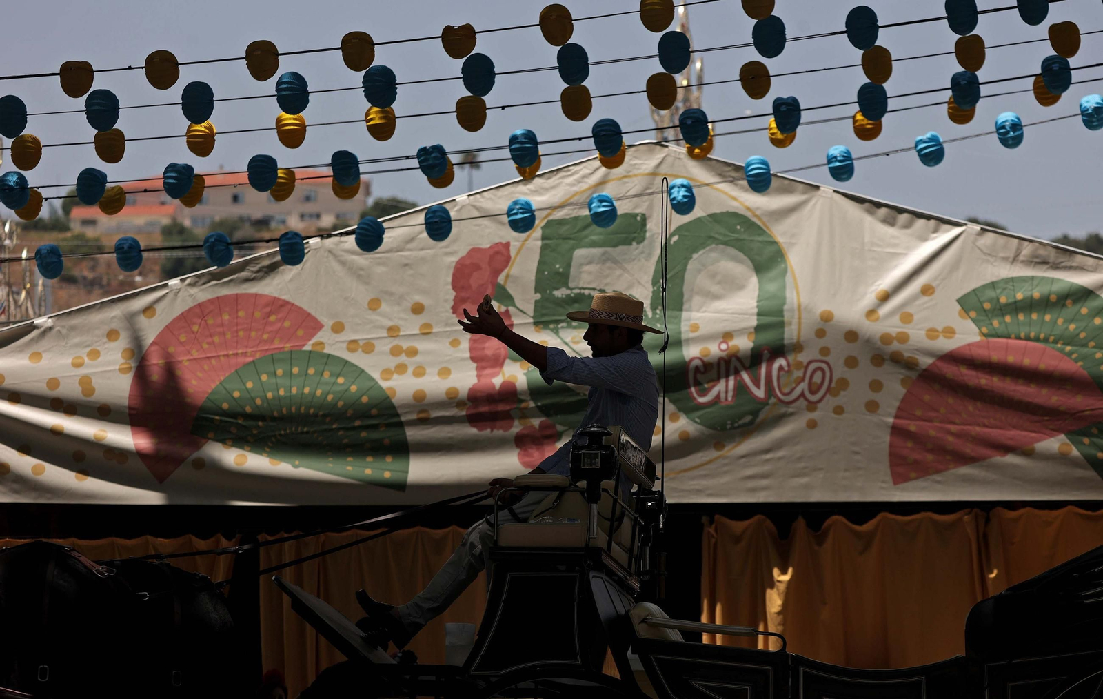 Búscate en las fotos del Domingo por Sevillanas de la Feria Real de Algeciras 2025