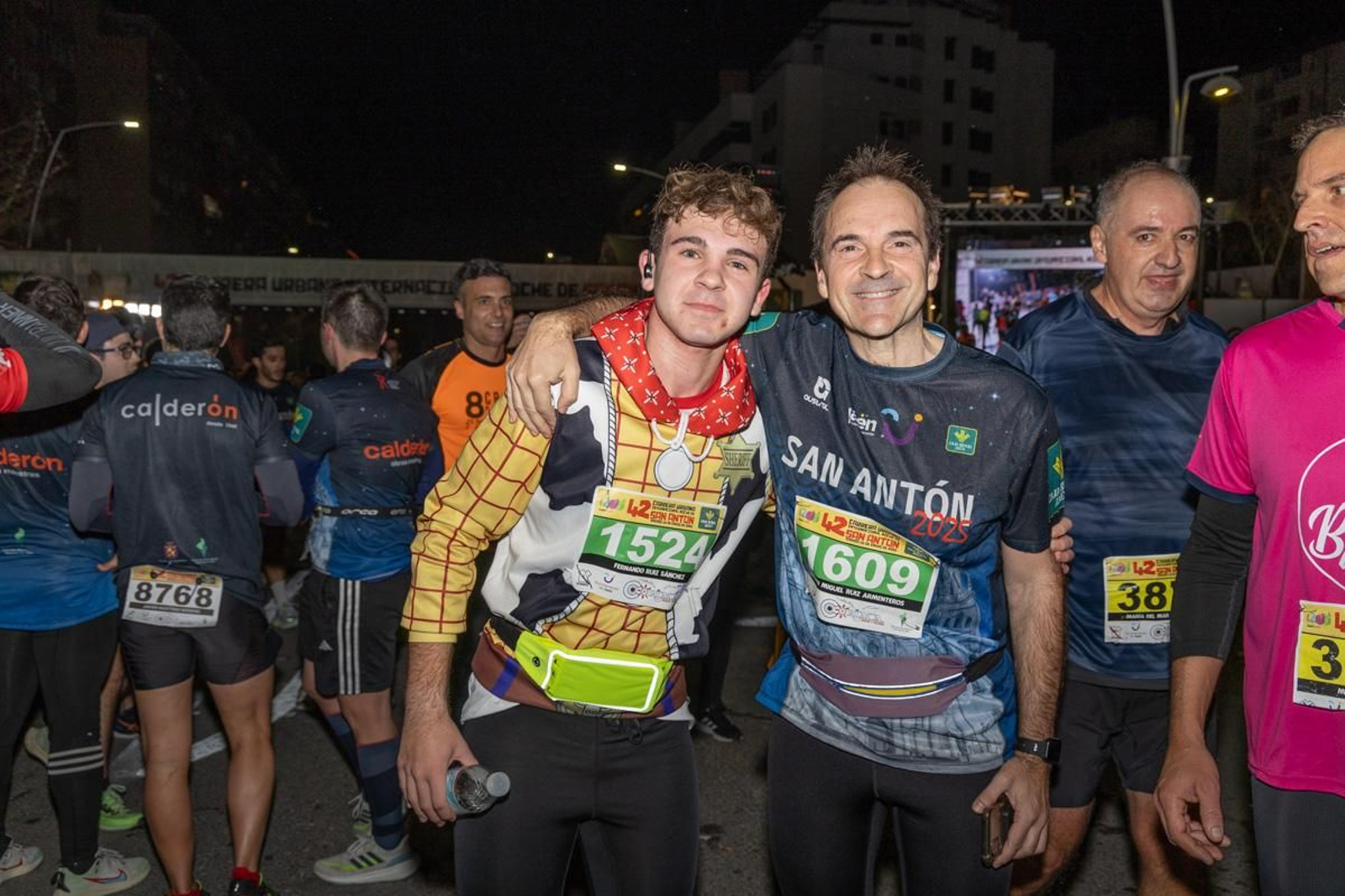 En imágenes: búscate en tu llegada a meta de la Carrera de San Antón 2025 (8)