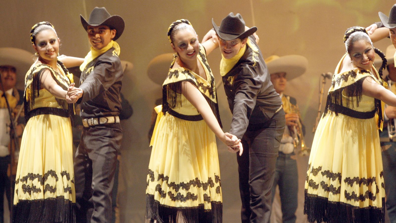 Festival de Folclore en la Plaza Vieja.