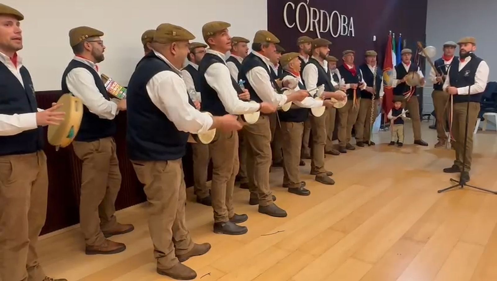 La zambomba de los Mochileros de Gaena llena de tradición Córdoba