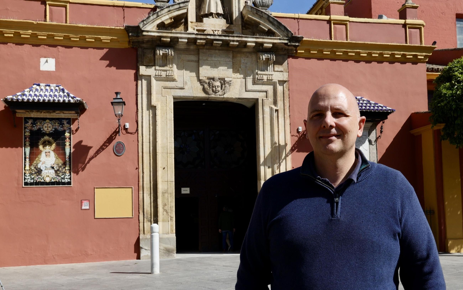 Juan Miguel López-Arza, en la iglesia de San Lorenzo, sede parroquial de la Bofetá.