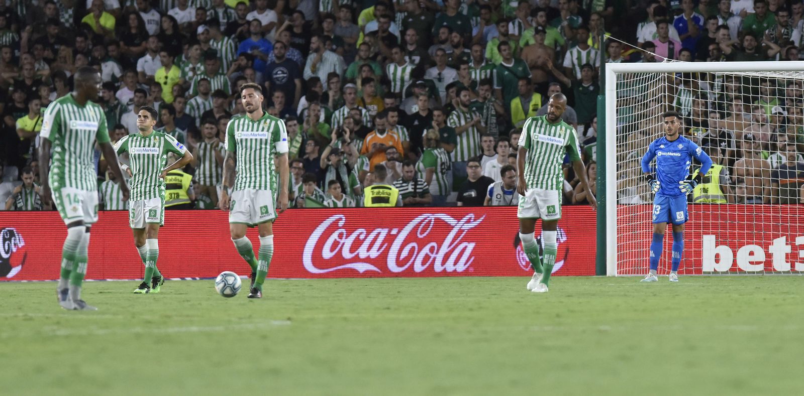 Carvalho, Bartra, Javi García, Sidnei y Dani Martín, tras marcar el Valladolid el 1-2.