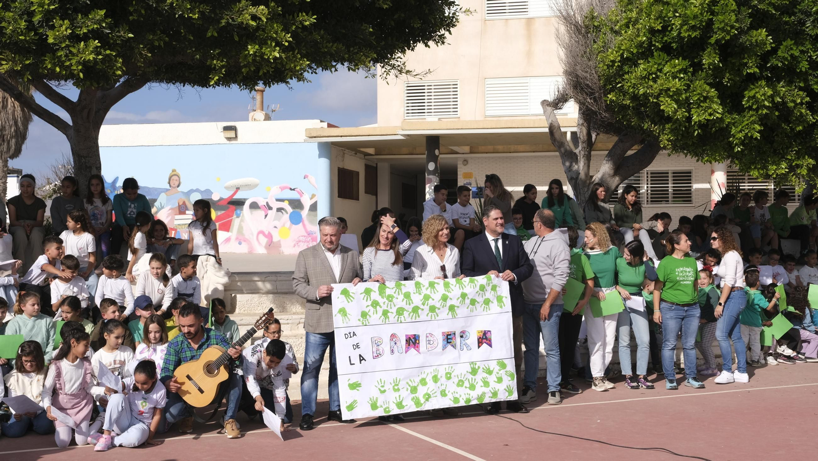 Día de la Bandera de Andalucía en el Colegio Virgen del Mar de Cabo de Gata, en imágenes