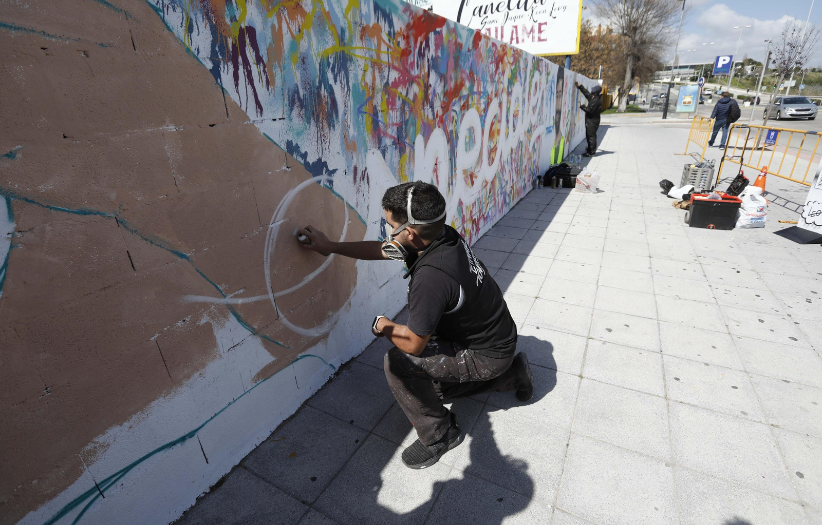 Fotos del mural de agradecimiento a los colectivos de primera línea ante el Covid en Algeciras