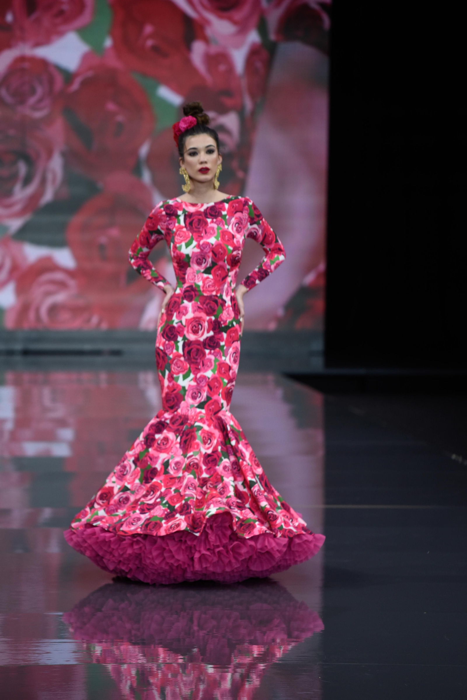 El desfile de Rosa Pedroche en SIMOF 2023, todas las fotos