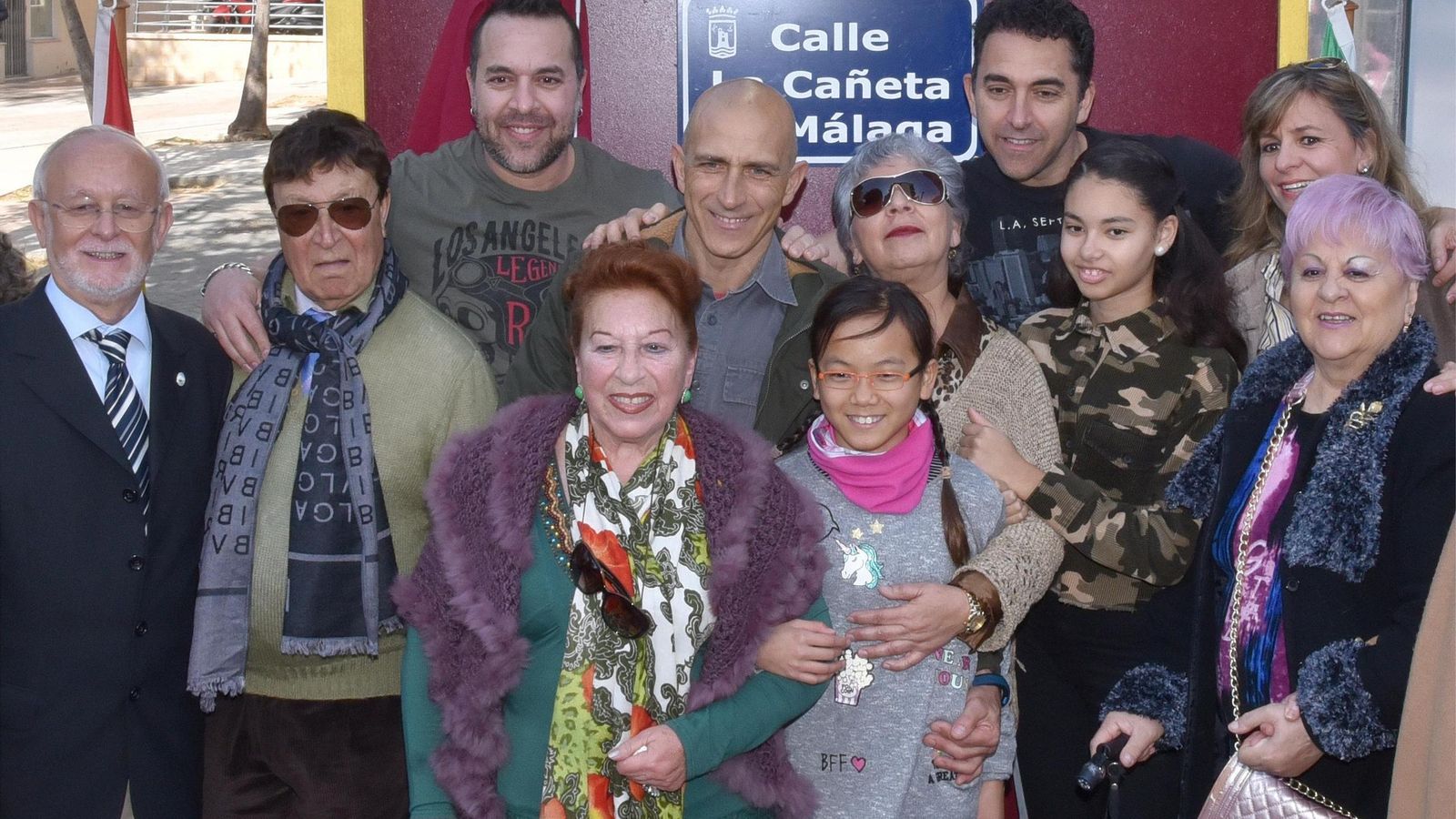 La Cañeta en la calle con su nombre.