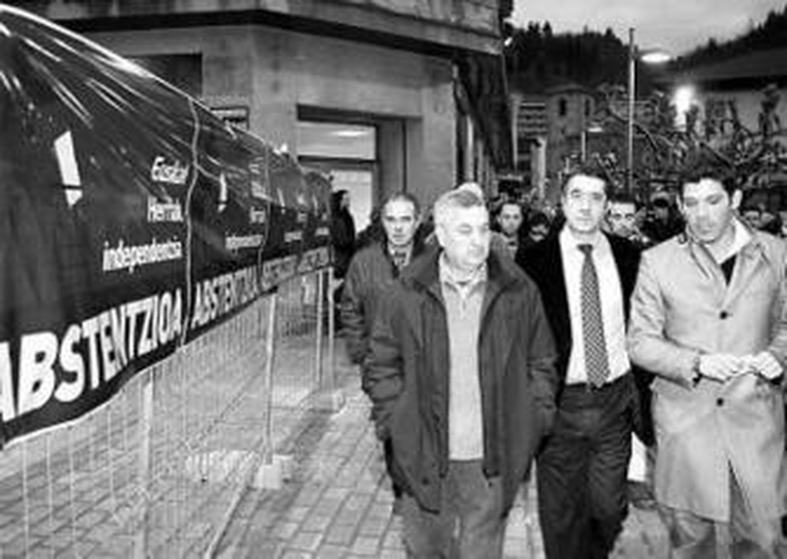 Patxi López (centro) y otros dirigentes del PSE, el viernes.