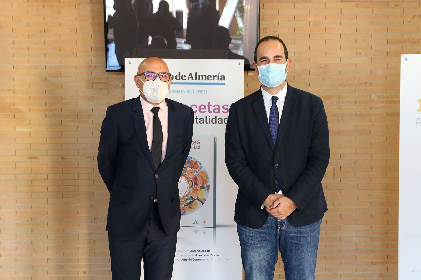 Fotogalería presentación libro '103 Recetas para una Capitalidad'. Almería