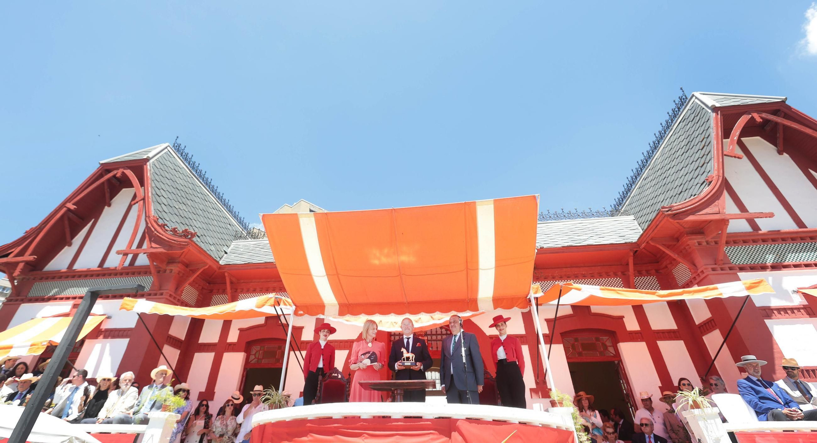 Entrega del Caballo de Oro Jerez 2024 a Francisco Dorante