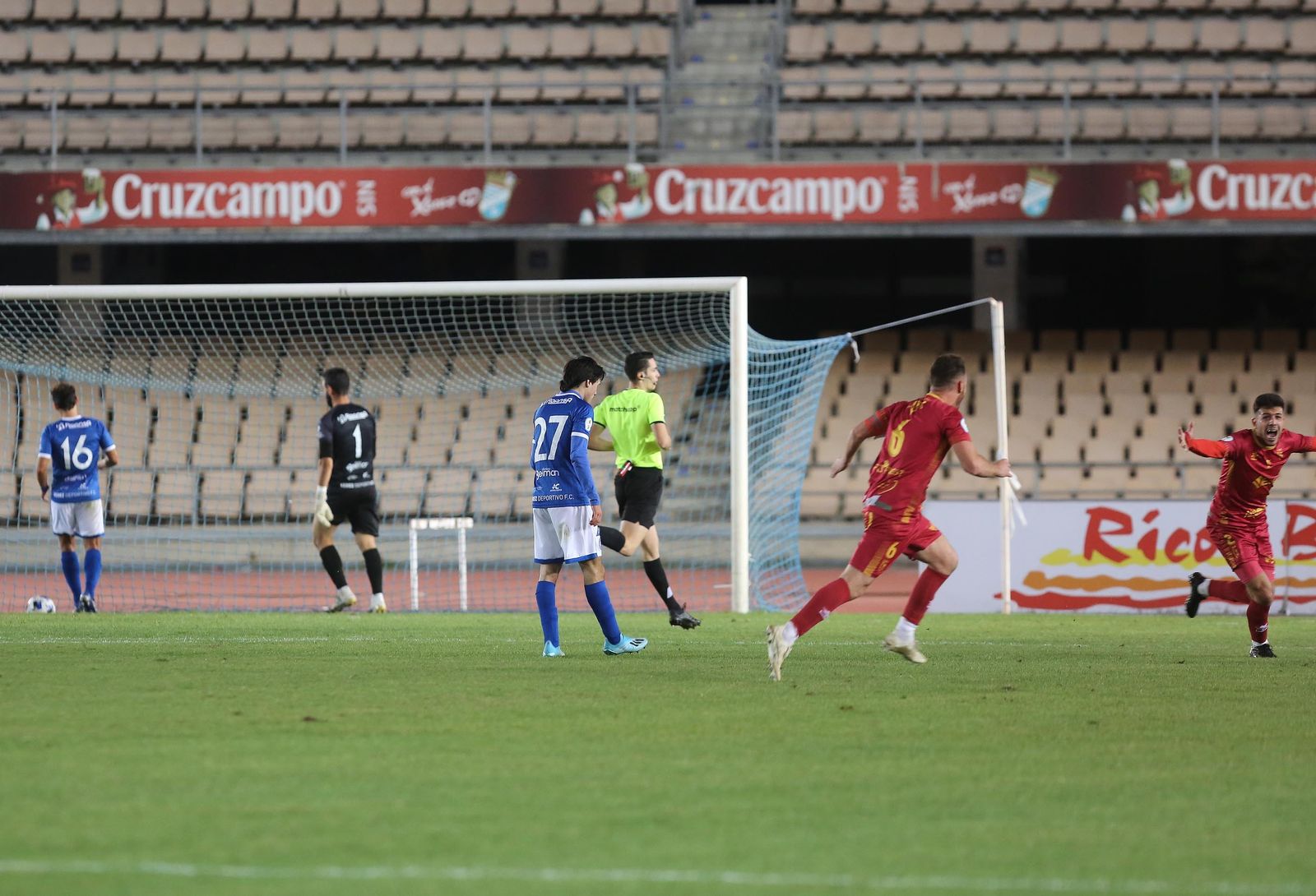 Imágenes de la derrota del Xerez DFC contra el Antoniano en Chapín
