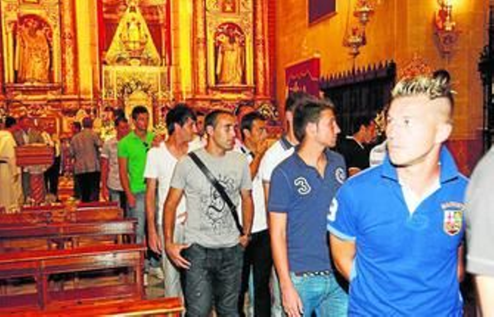 Los jugadores del Xerez visitaron ayer a Nuestra Señora de La Merced.