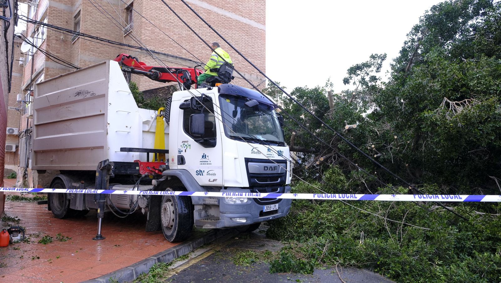 La Borrasca Leonardo se ensaña con Almería, en imágenes
