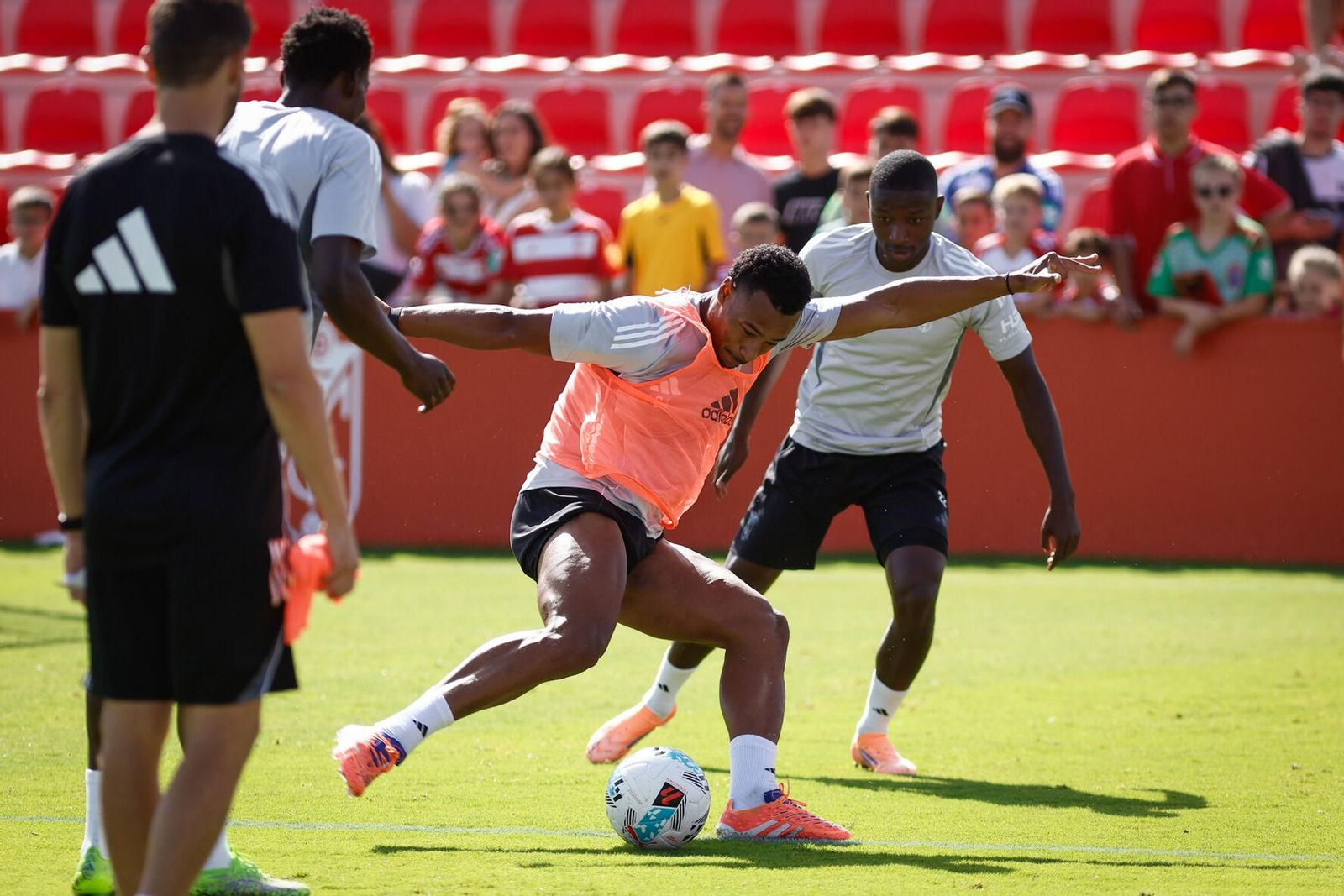 El entrenamiento con aficionados del Granada CF, en imágenes