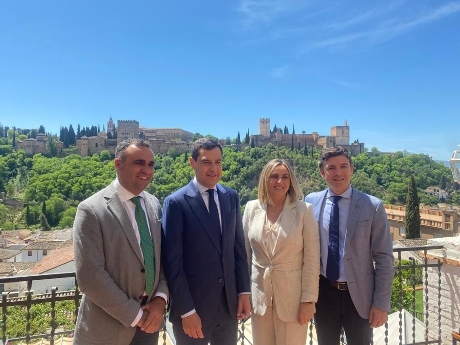 El presidente del PP de Granada, Francisco Rodríguez, Juanma Moreno, Marifrán Carazo y Jorge Saavedra.