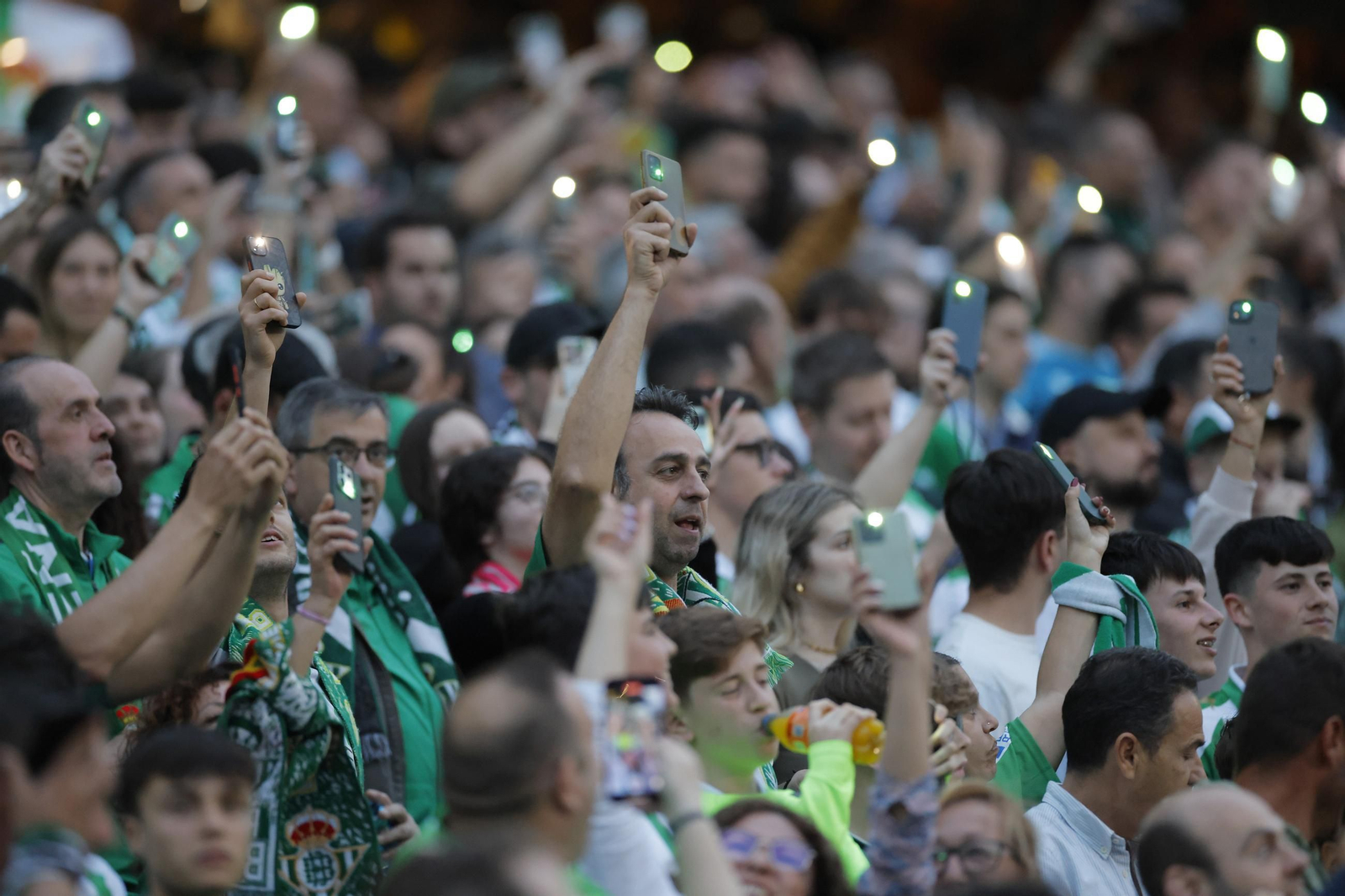 Búscate en las fotos del Betis - Jagiellonia