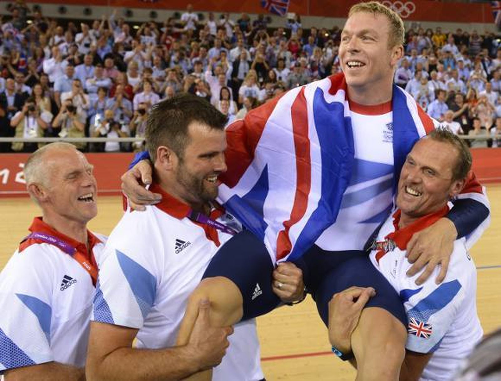 El ciclista británico Chris Hoy suma otro oro en keirin