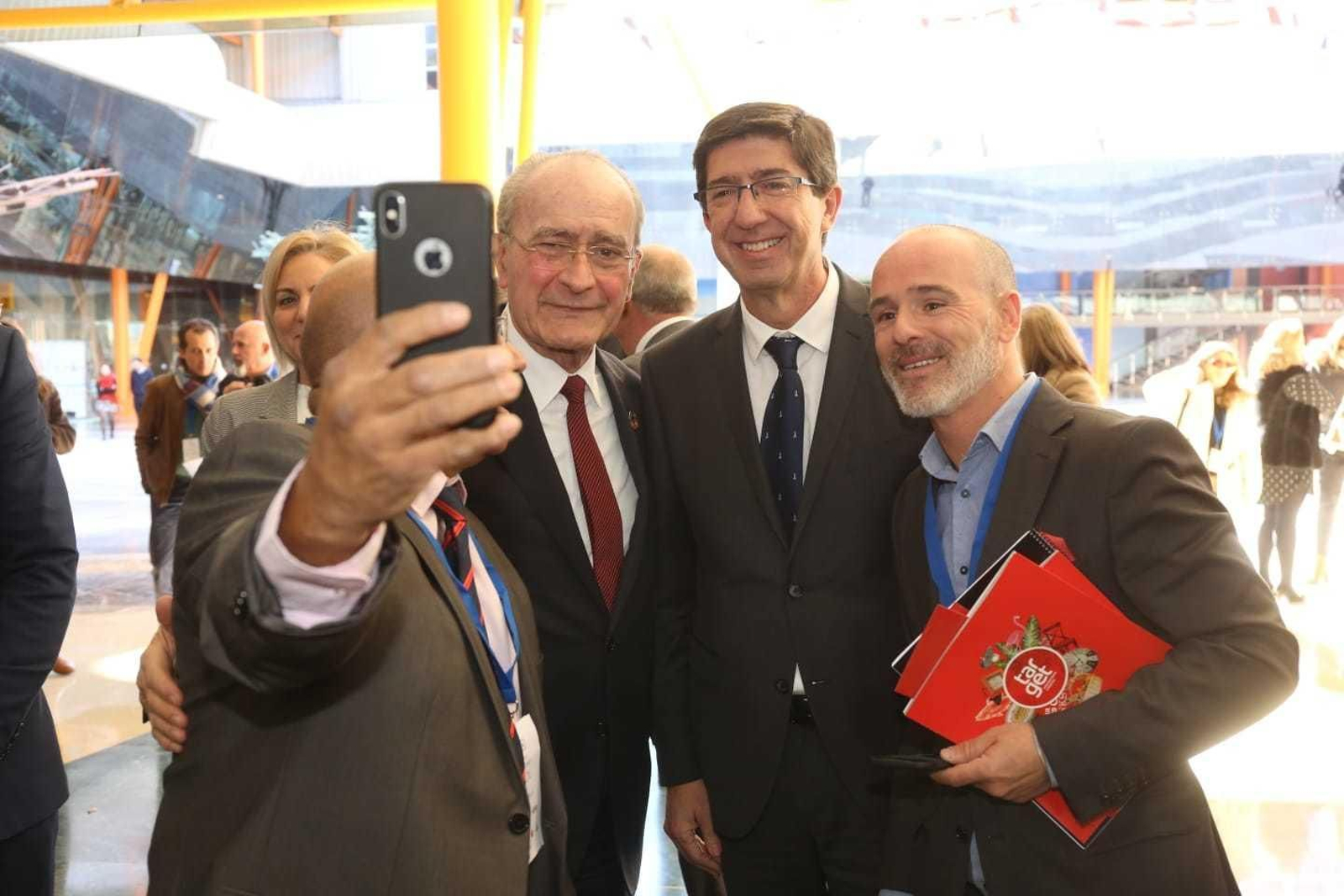 El alcalde de Málaga, Francisco de la Torre, este lunes, junto al vicepresidente de la Junta, Juan Marín.