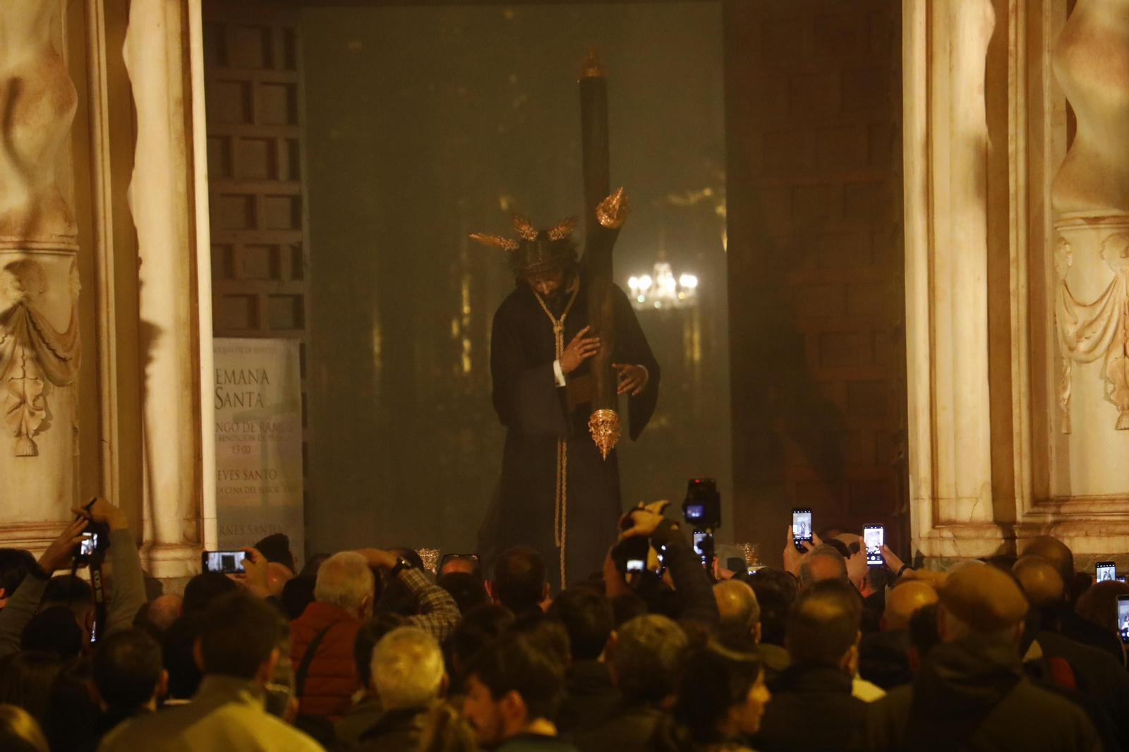 El vía crucis del Señor del Soberano Poder de Córdoba, en imágenes