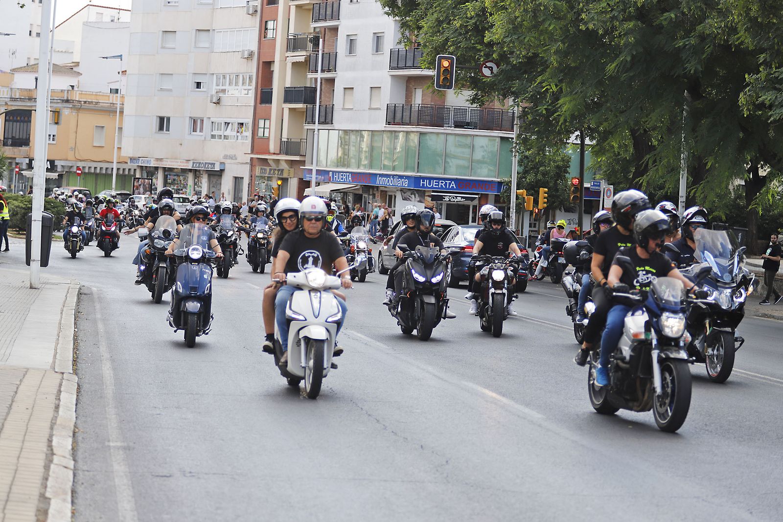 Las motos del club Descubridores toman las calles de Huelva