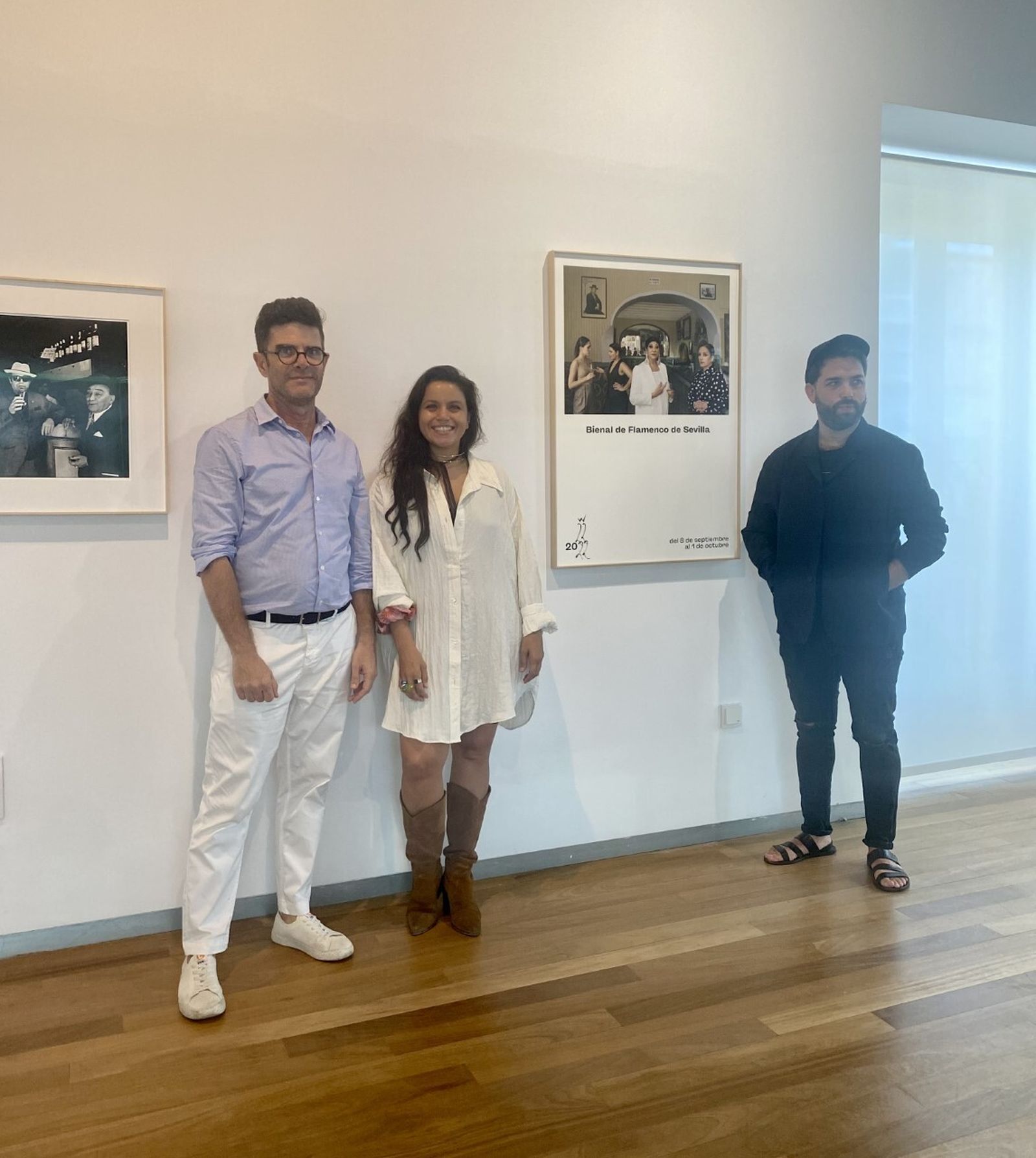 María Moreno, con Chema Blanco, director de la Bienal, y Rafael R. Villalobos, director de escena de la obra.