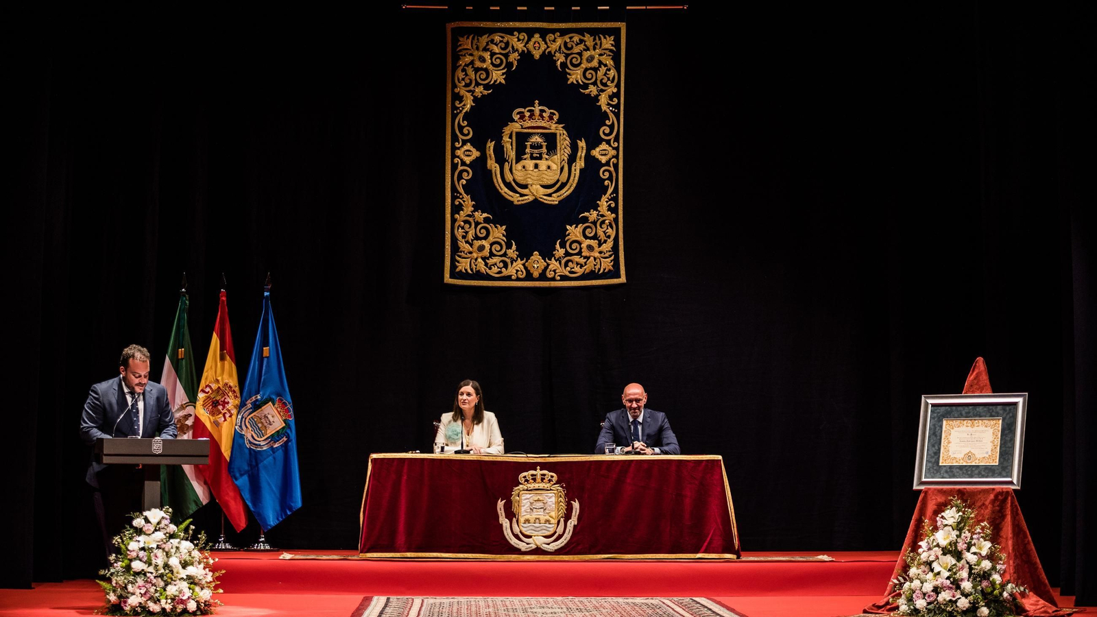Entrega del título de Hijo de Predilecto a Monchi en el Teatro de las Cortes