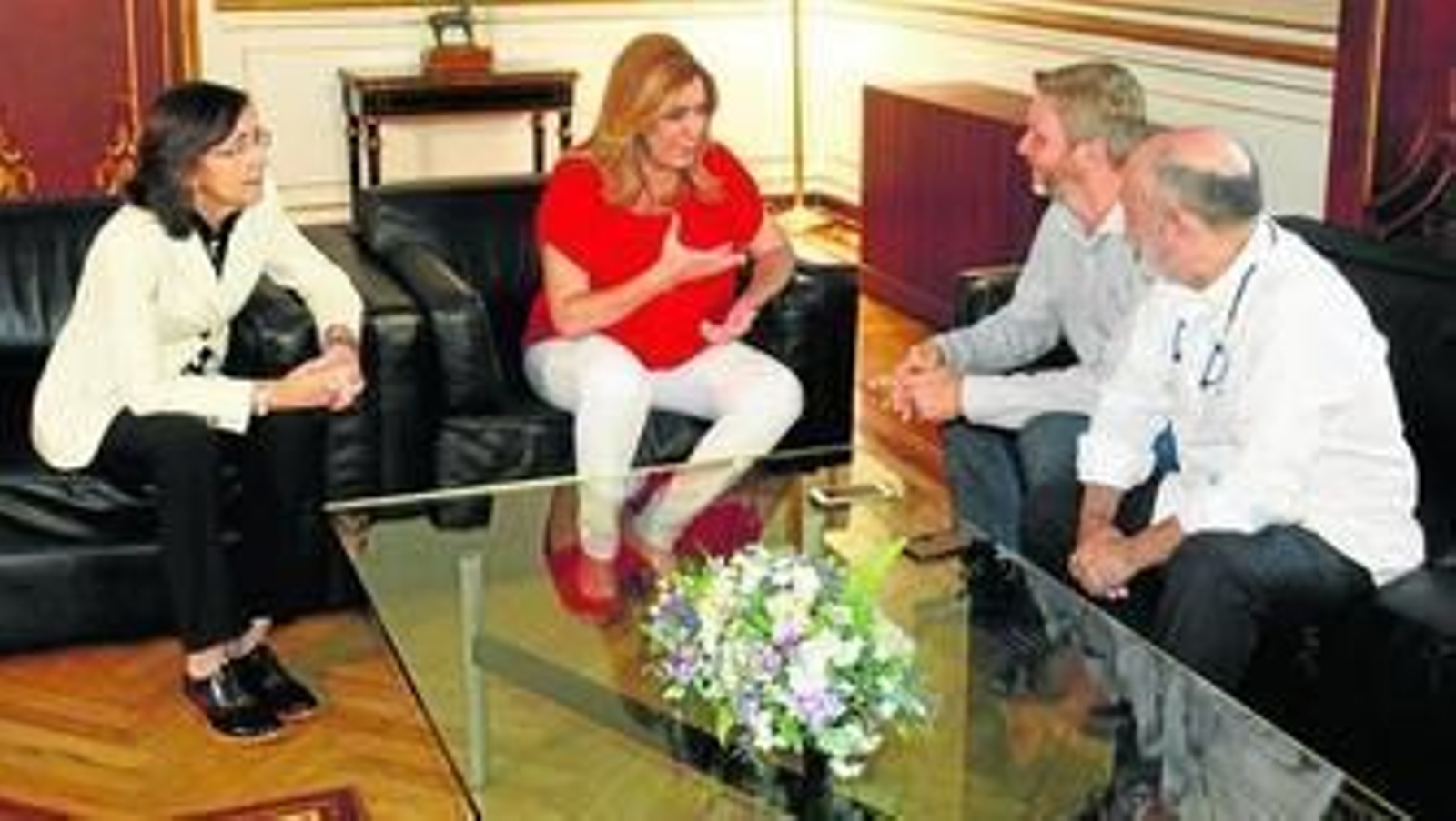 Rosa Aguilar y Susana Díaz, con Peter Welter y Manuel Gómez Cardeña, ayer en el Palacio de San Telmo.