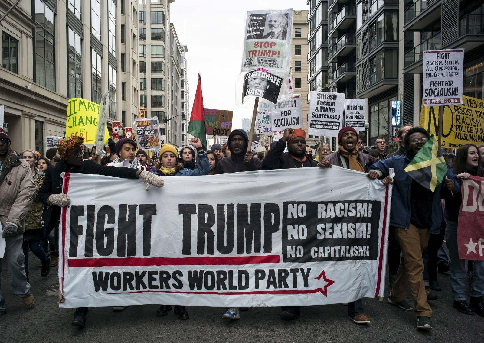Cabeza de una de las manifestaciones anti Trump convocadas en Washington.