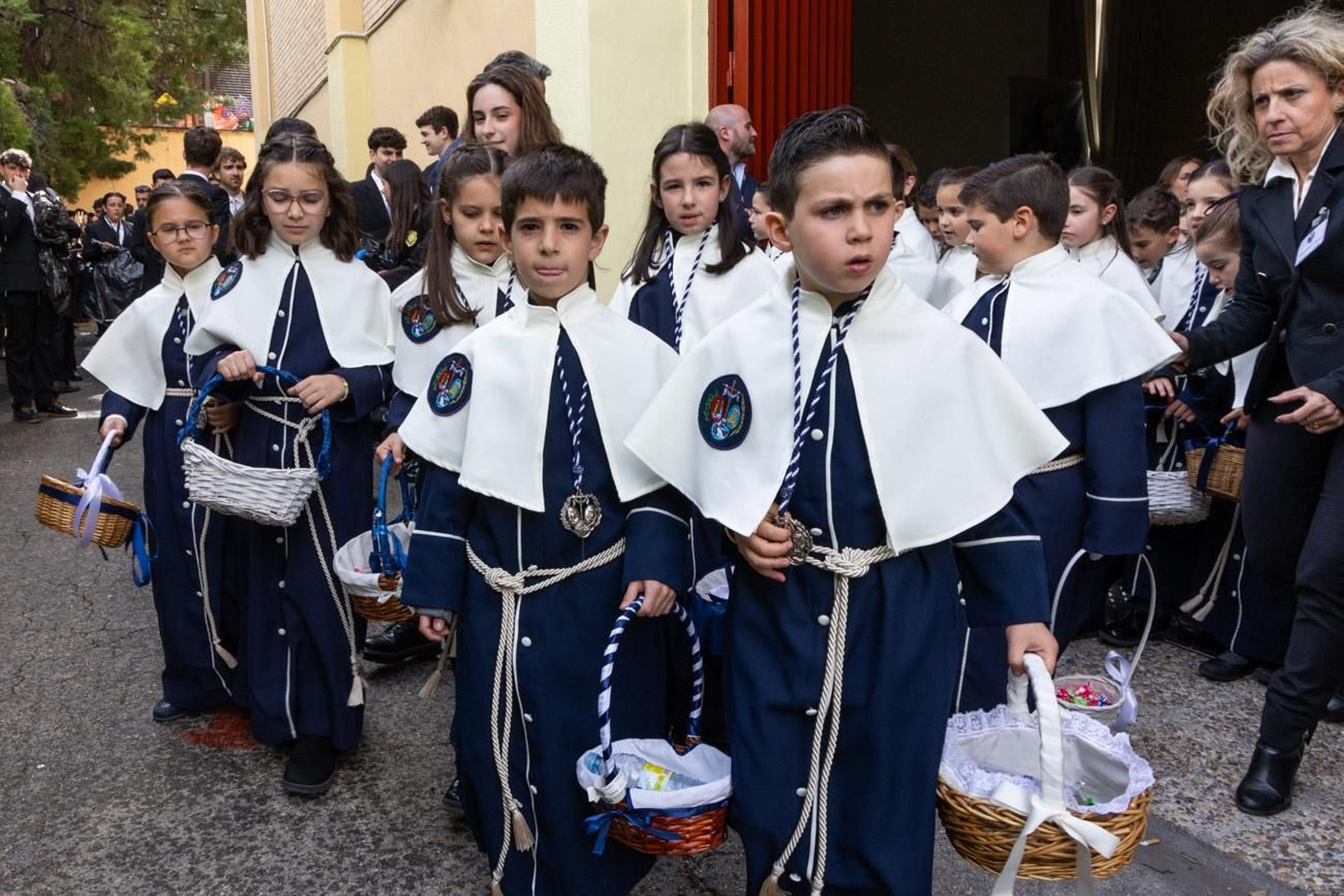 La temida lluvia impide el desarrollo normal de este Martes Santo