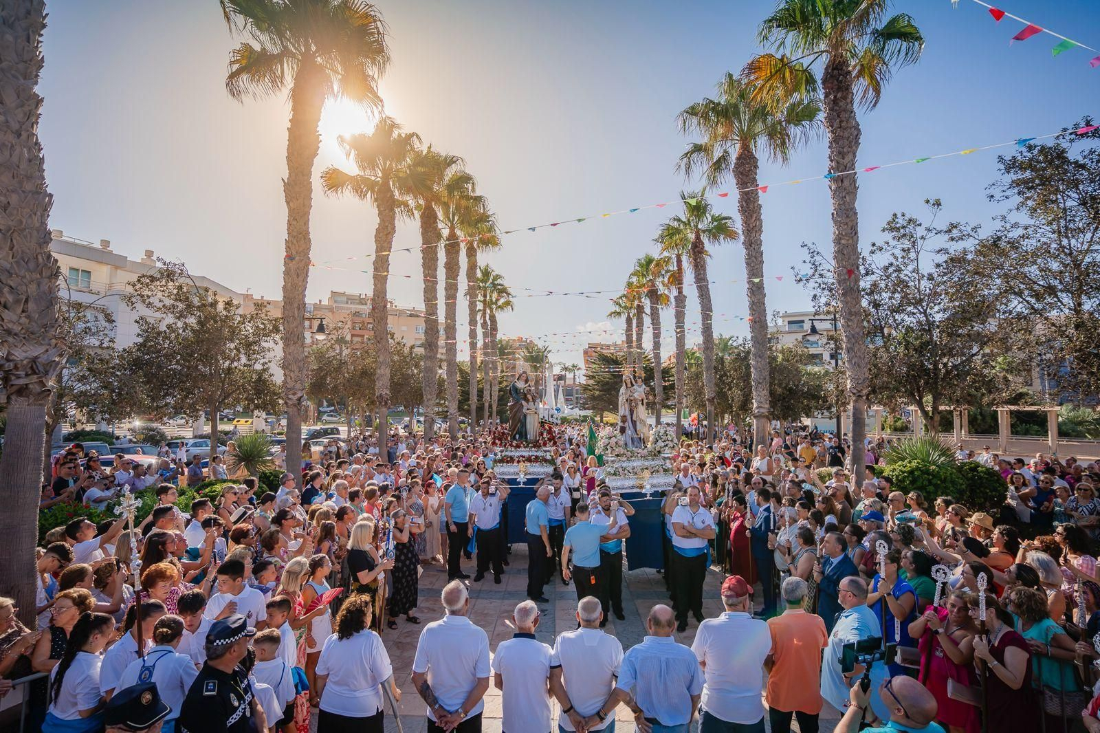 Las procesiones marítima y terrestre uno de los momentos más esperados de las fiestas