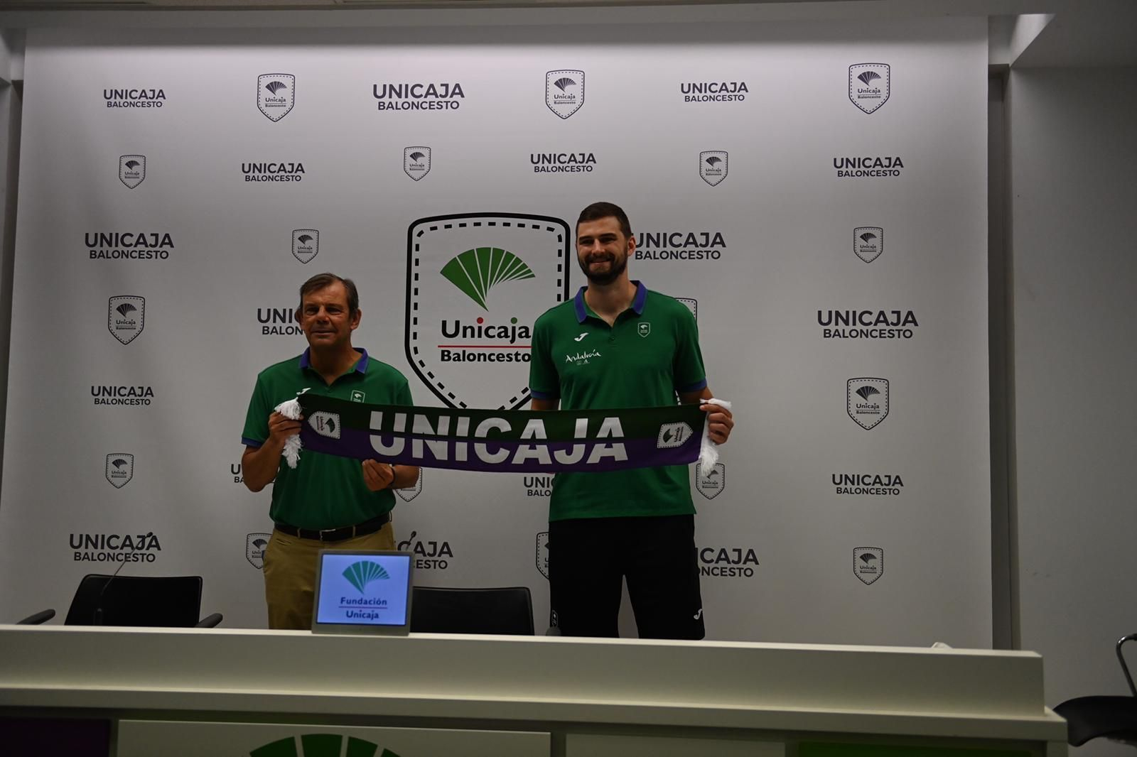 Las fotos de la presentación de David Kravish con el Unicaja