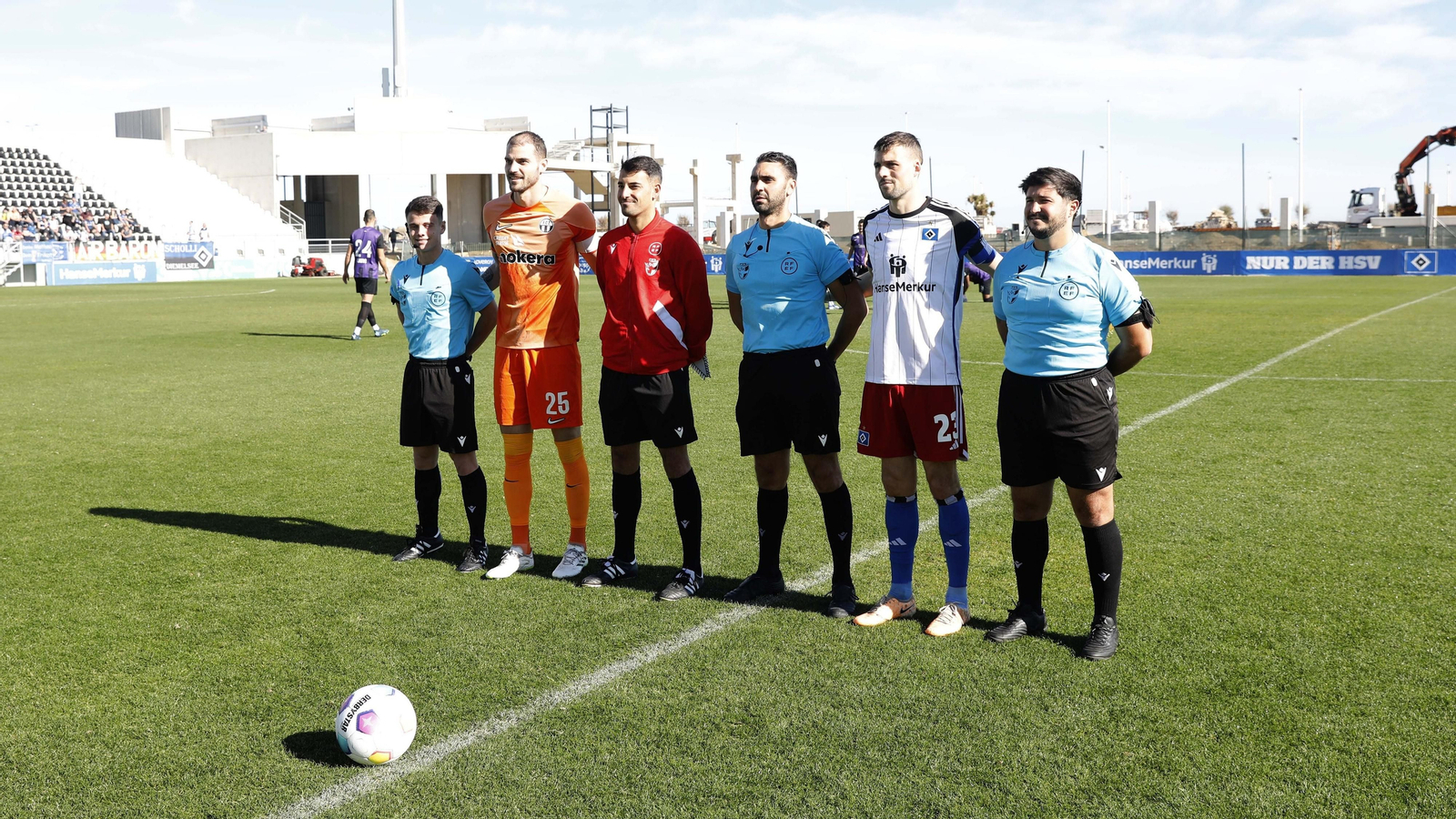 Las fotos  del partido de fútbol entre los equipos  Hamburgo - Zurich