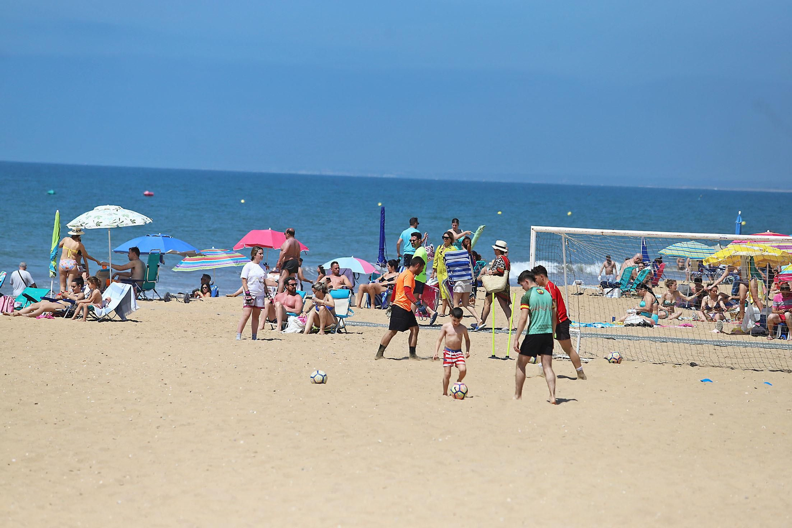 Las playas de Huelva se llenan en el 1 de mayo