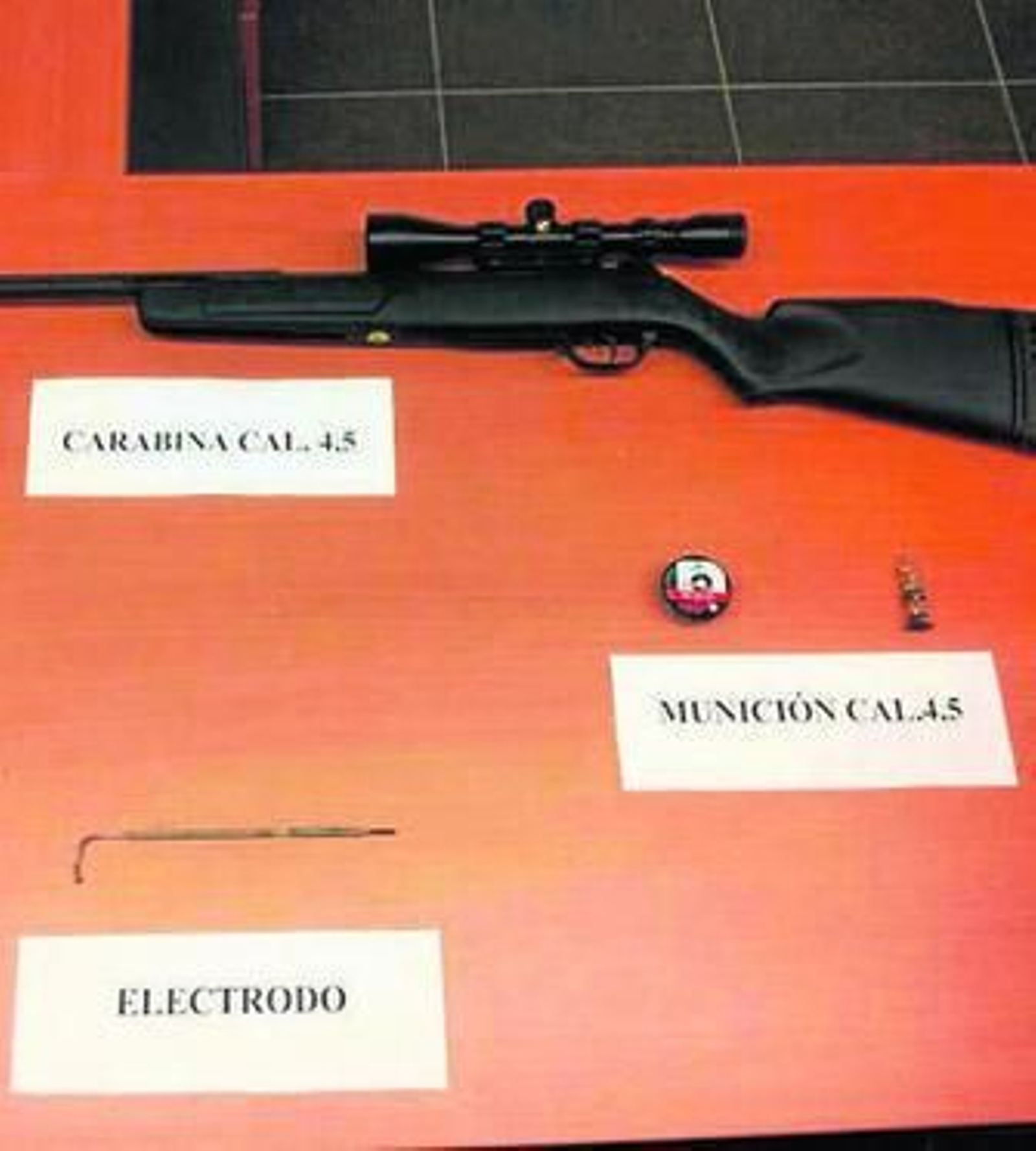 Parte del material incautado por la Guardia Civil.