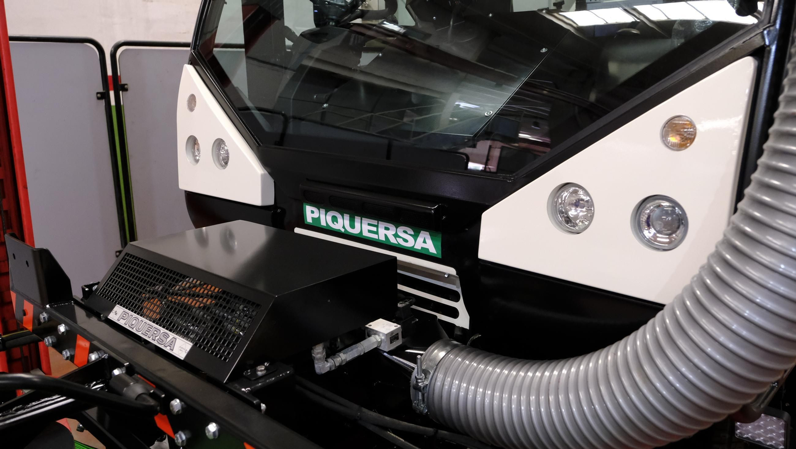 Un recorrido en imágenes por Piquersa, 25 años de maquinaria almeriense