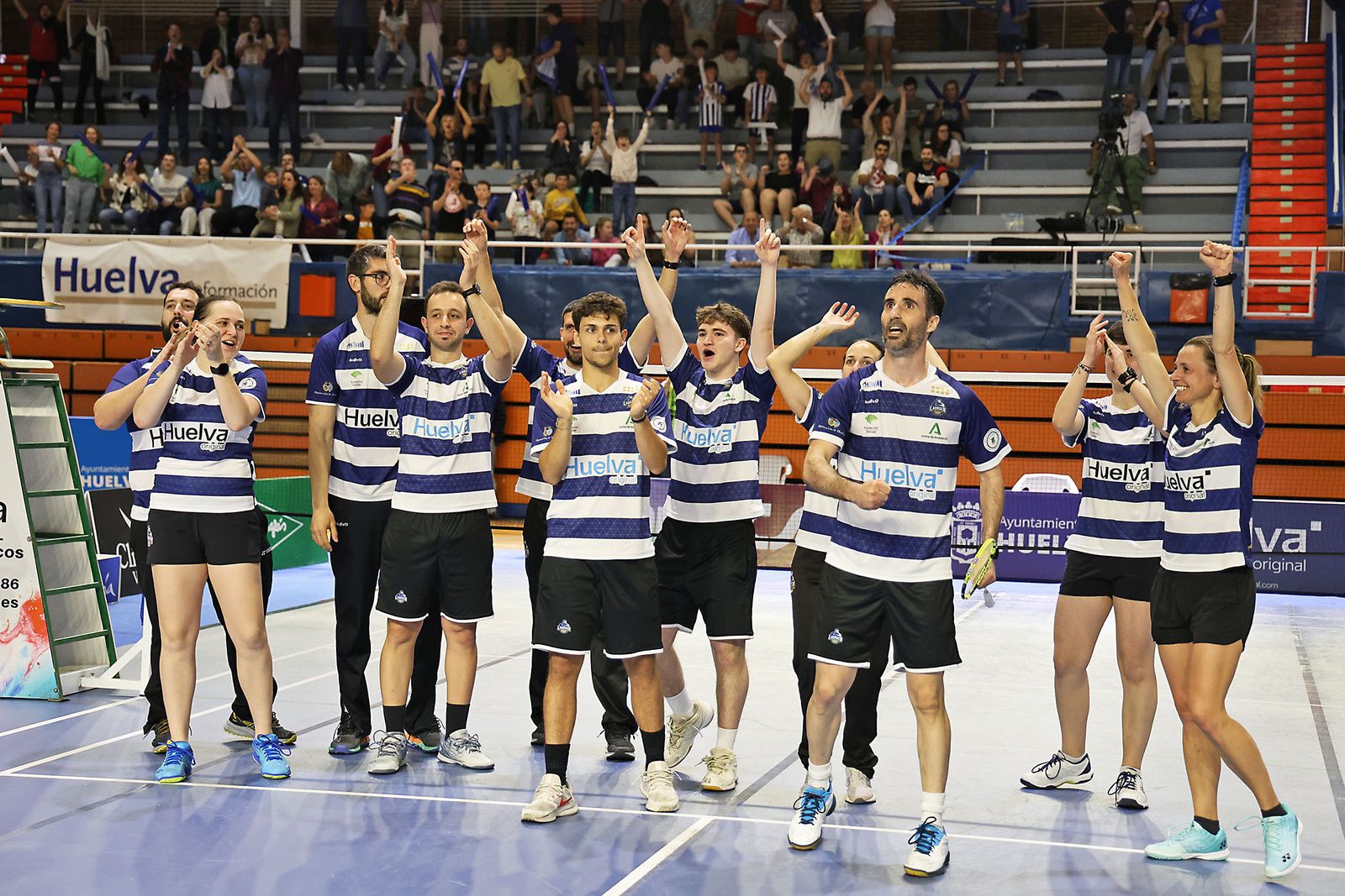 Imágenes de la final de liga de bádminton entre el IES La Orden y La RInconada