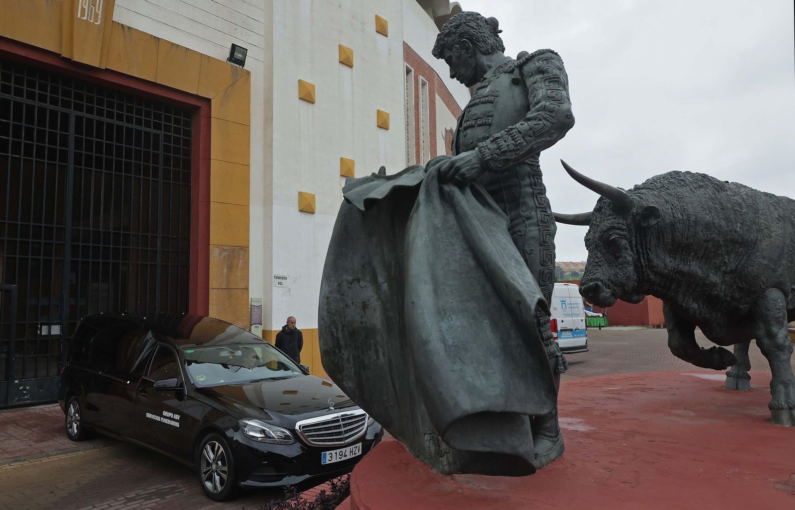 El último adiós al 'Niño de las Coles' en la plaza de toros de Las Palomas, en imágenes