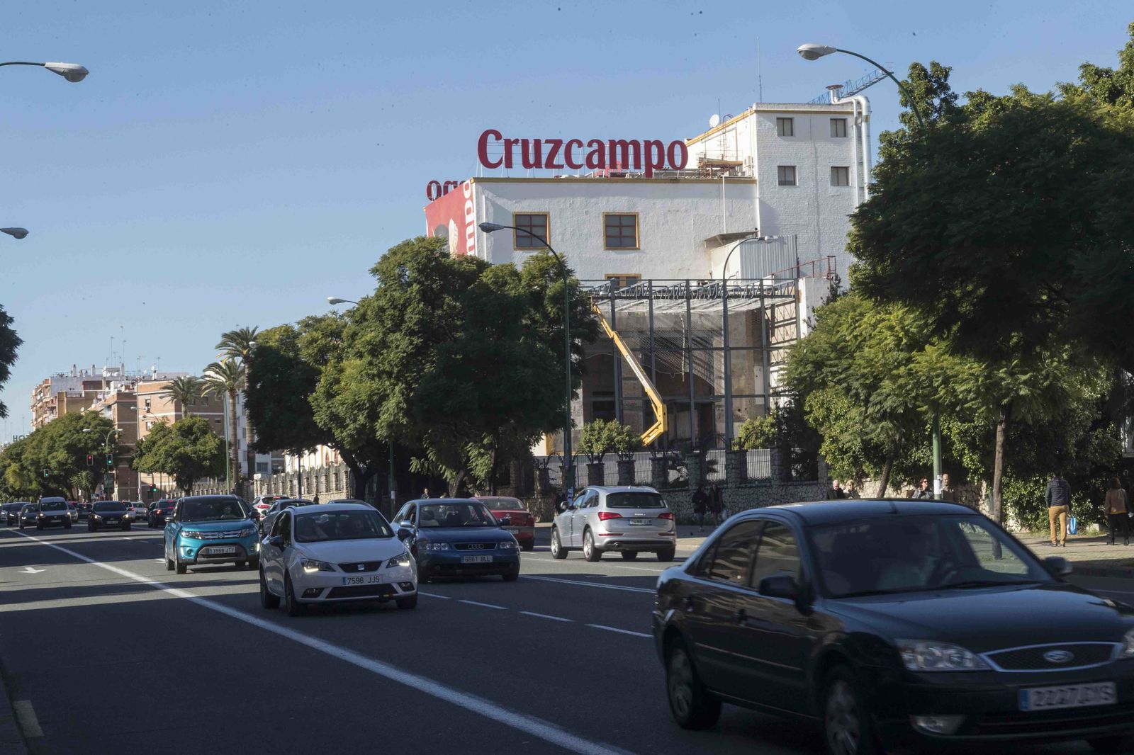 Fábrica originaria de Cruzcampo, de 1904, santo y seña industrial de la Avenida.