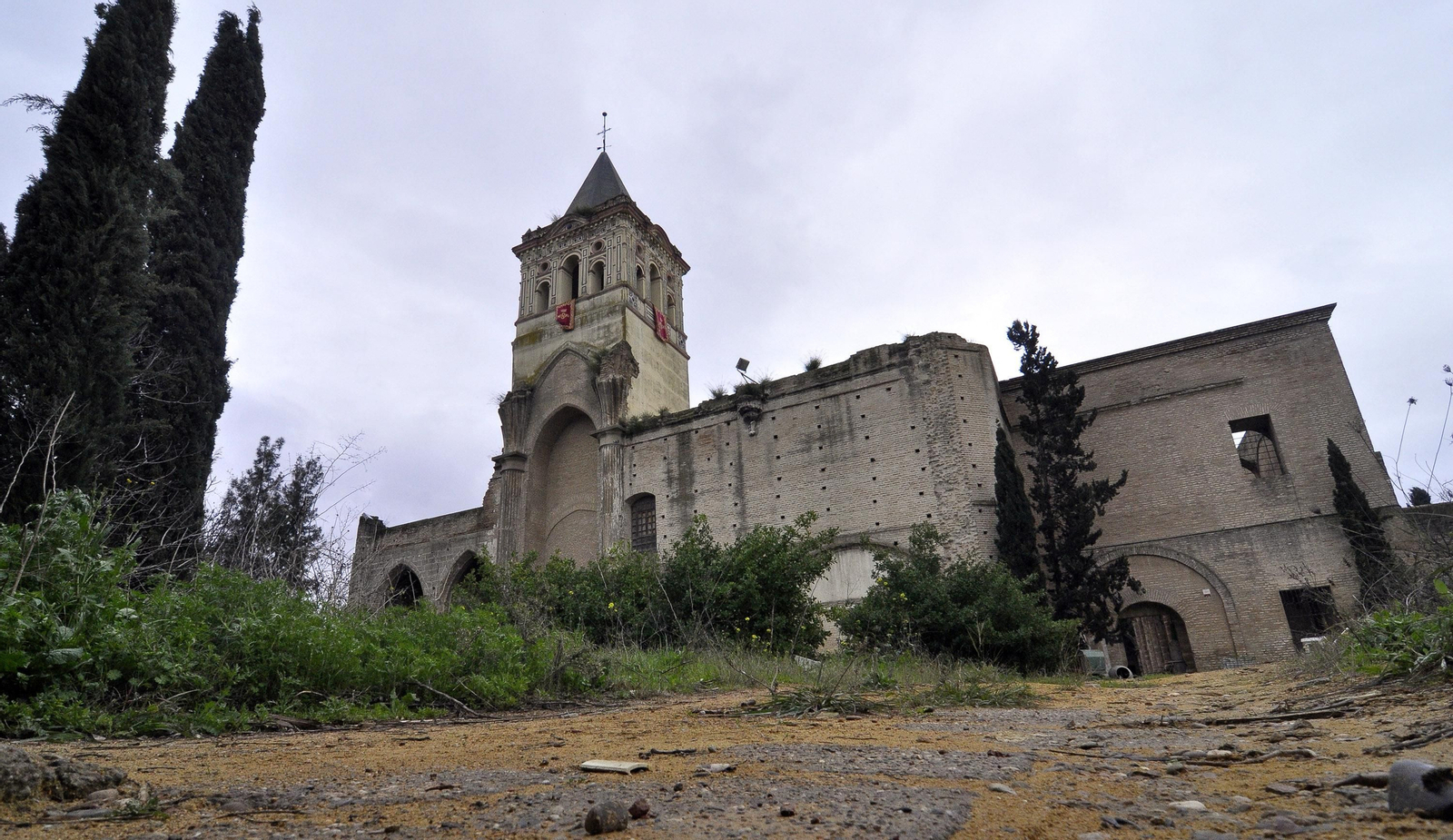 Fachada exterior del monasterio de San Jerónimo, que fue comprado por el Ayuntamiento en 1984 a la familia Beca Belmonte.