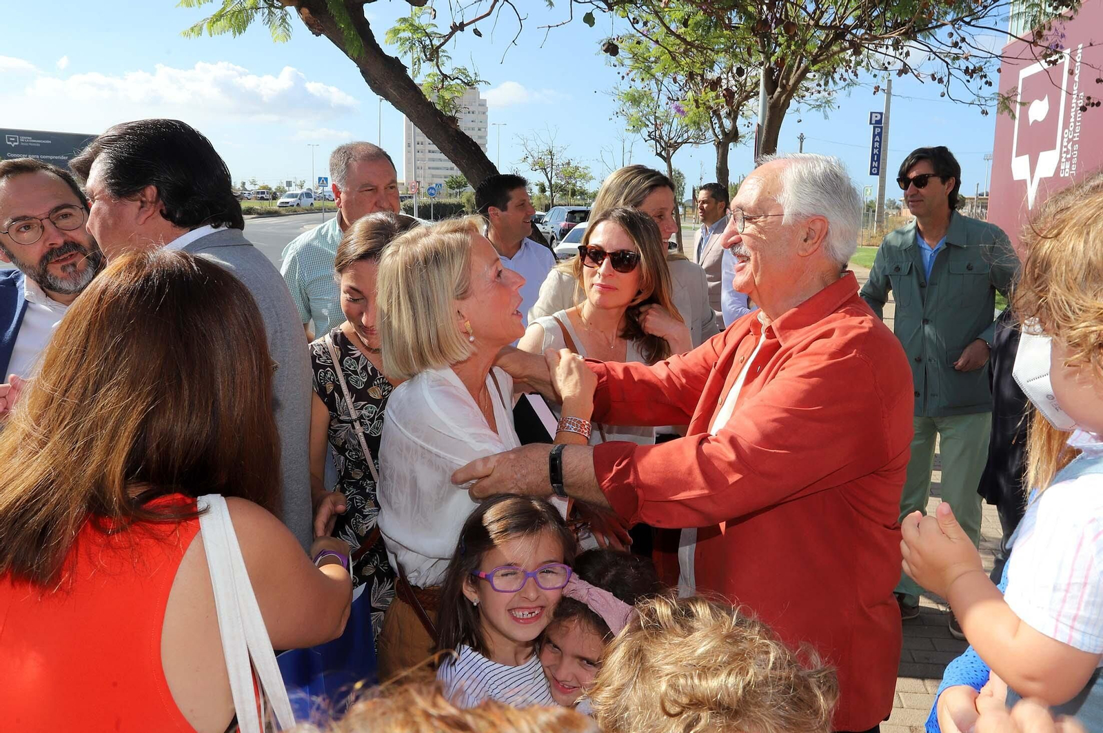 La Glorieta 'Arquitecto José Pablo Vázquez Hierro' ya luce descubierta en Huelva