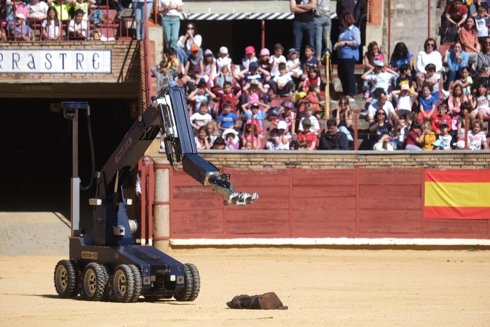 La exhibición de la Policía Nacional en la plaza de toros de Córdoba, en imágenes