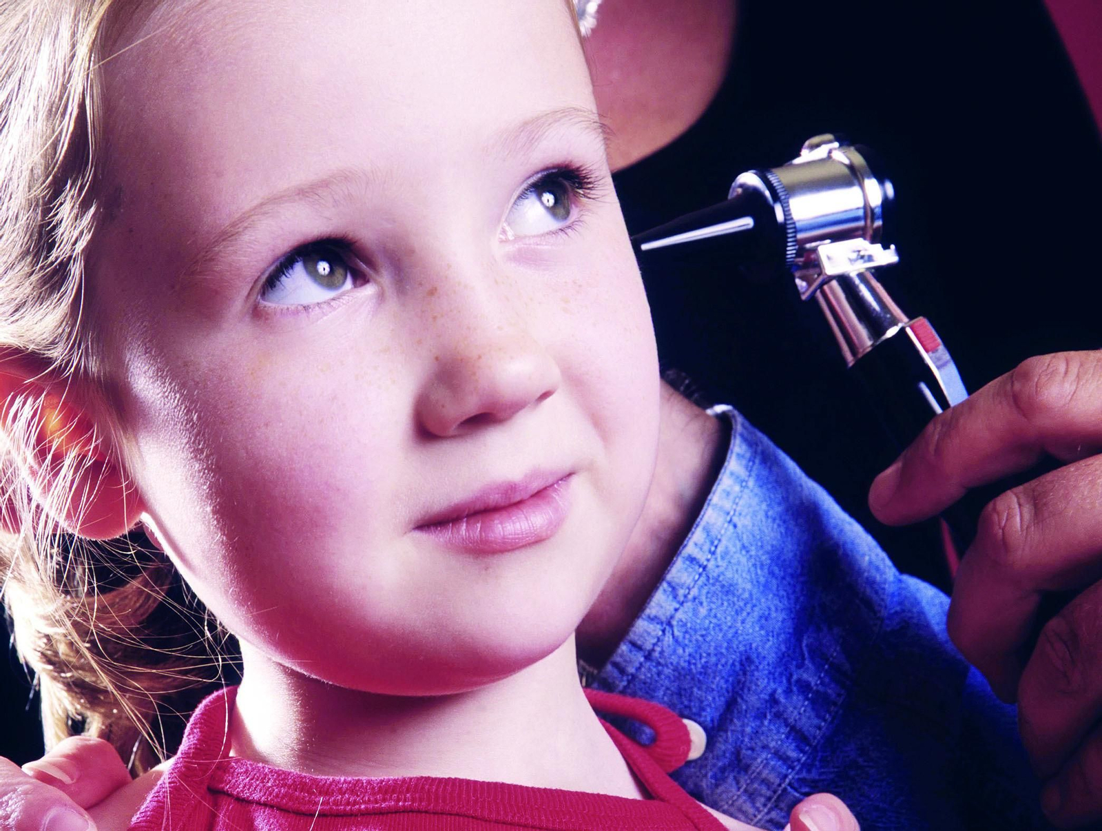 Imagen de archivo de una prueba de audición a una niña