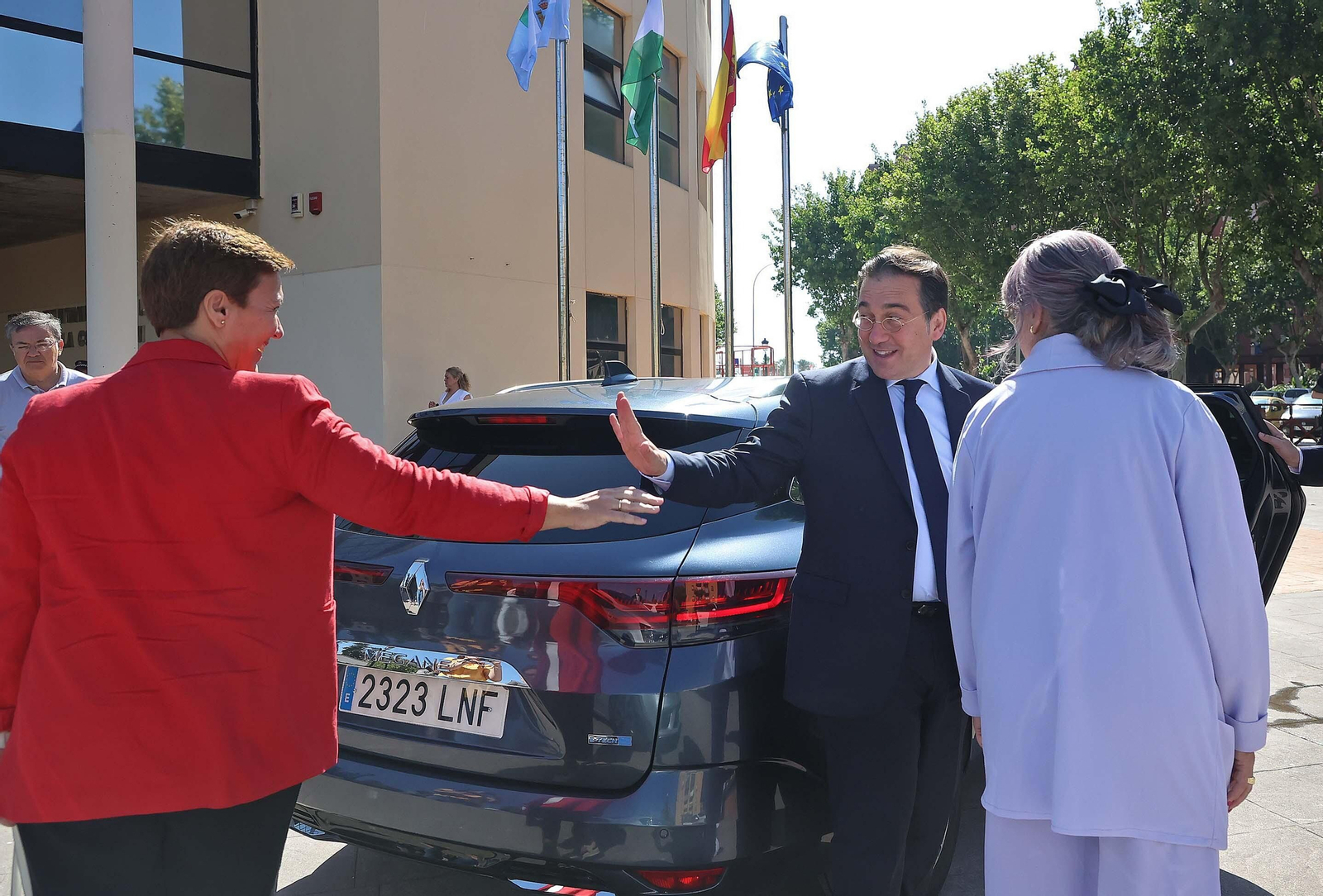 La reunión de José Manuel Albares con Juan Franco en el Ayuntamiento de La Línea, en imágenes